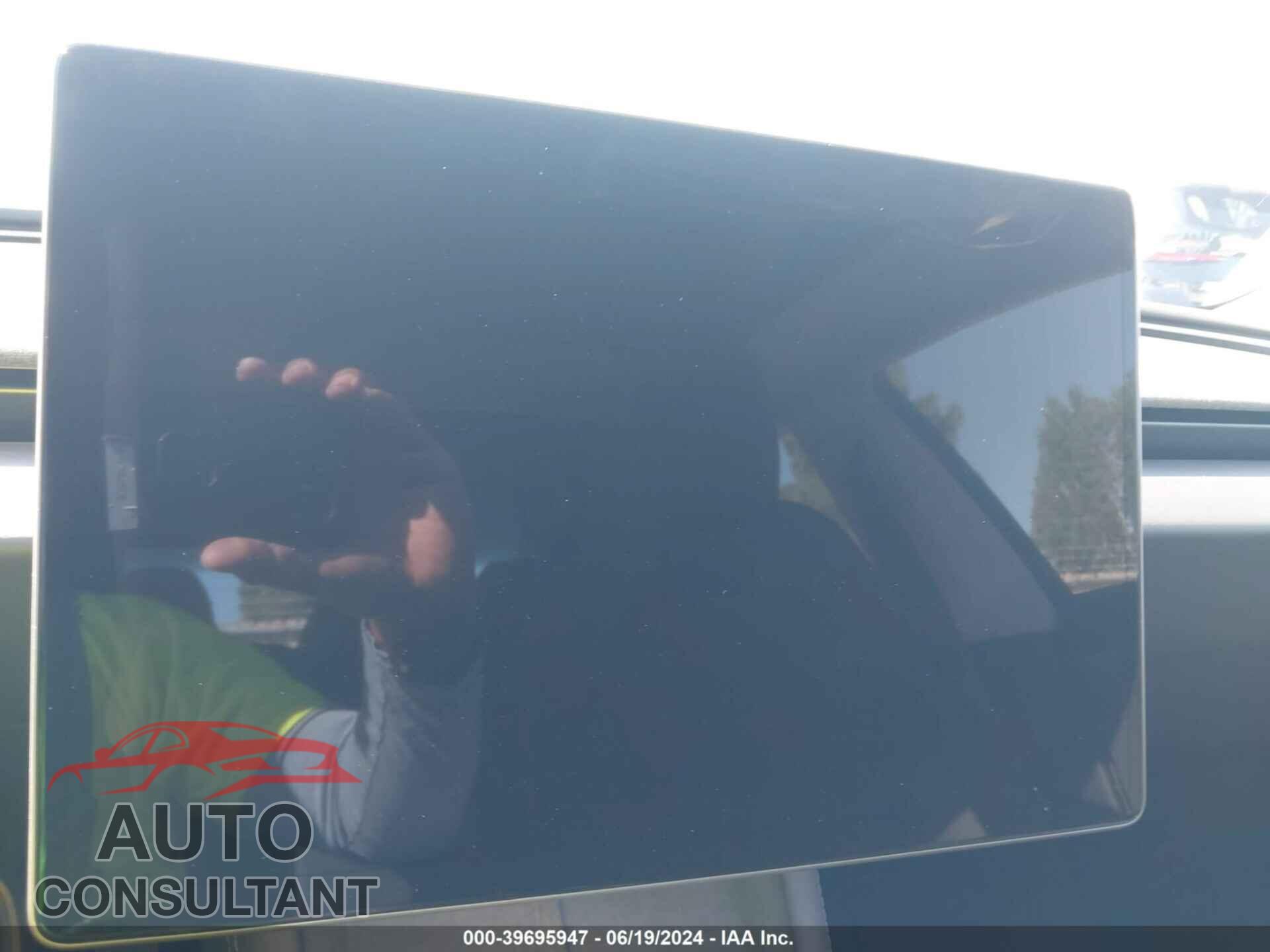 TESLA MODEL 3 2024 - 5YJ3E1EB5RF741869