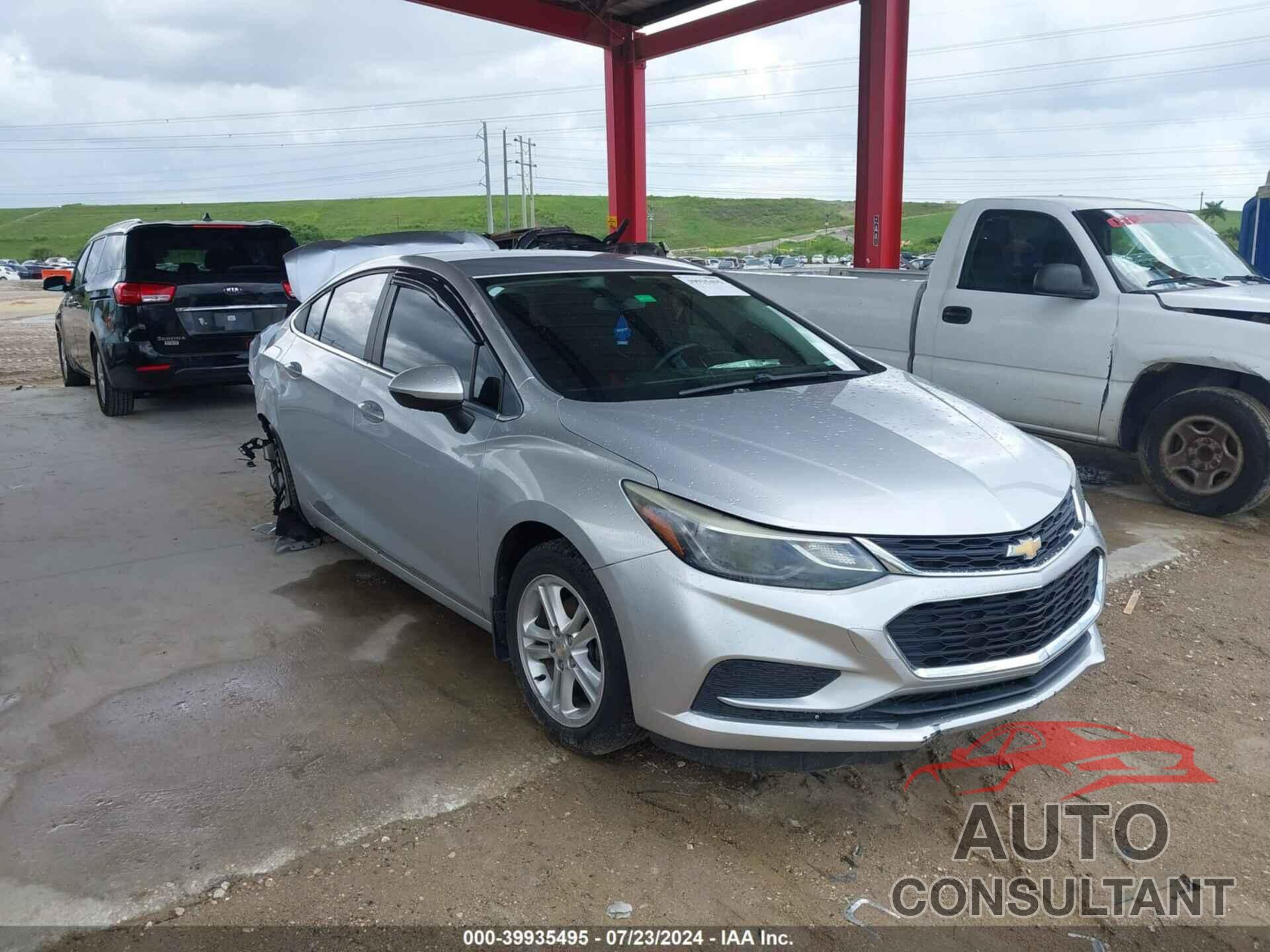 CHEVROLET CRUZE 2018 - 1G1BE5SM0J7183912