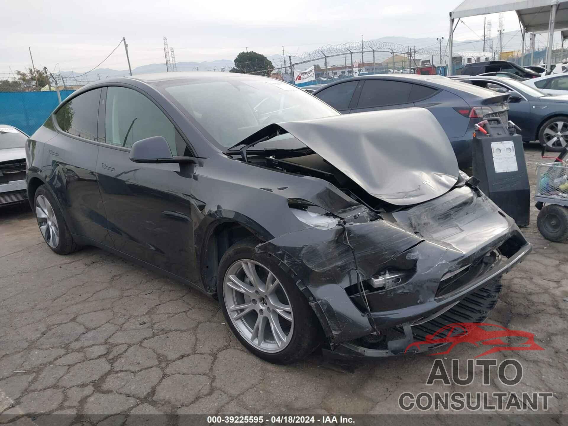 TESLA MODEL Y 2024 - 7SAYGAEE6RF032655