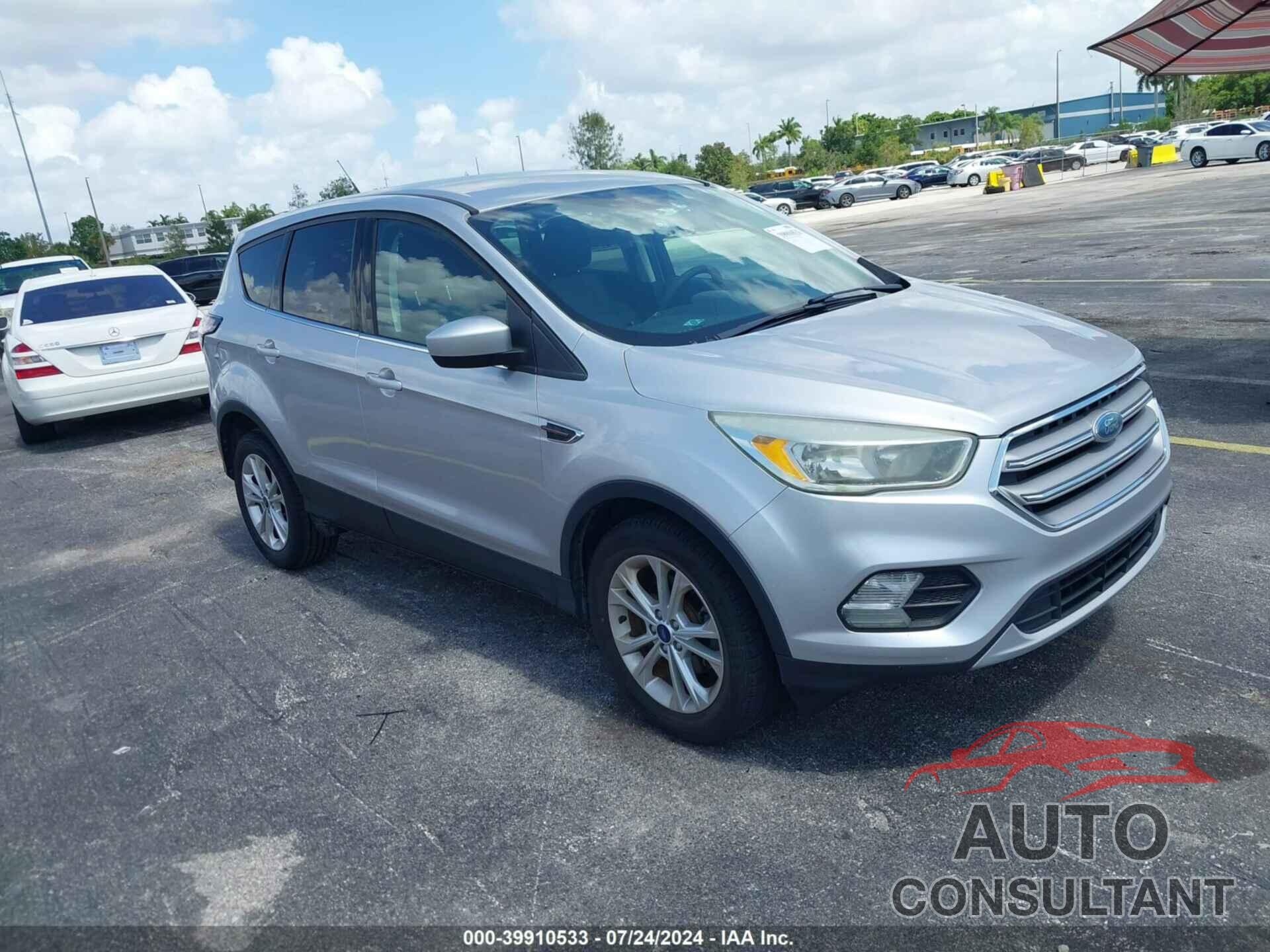 FORD ESCAPE 2017 - 1FMCU0GDXHUA19620