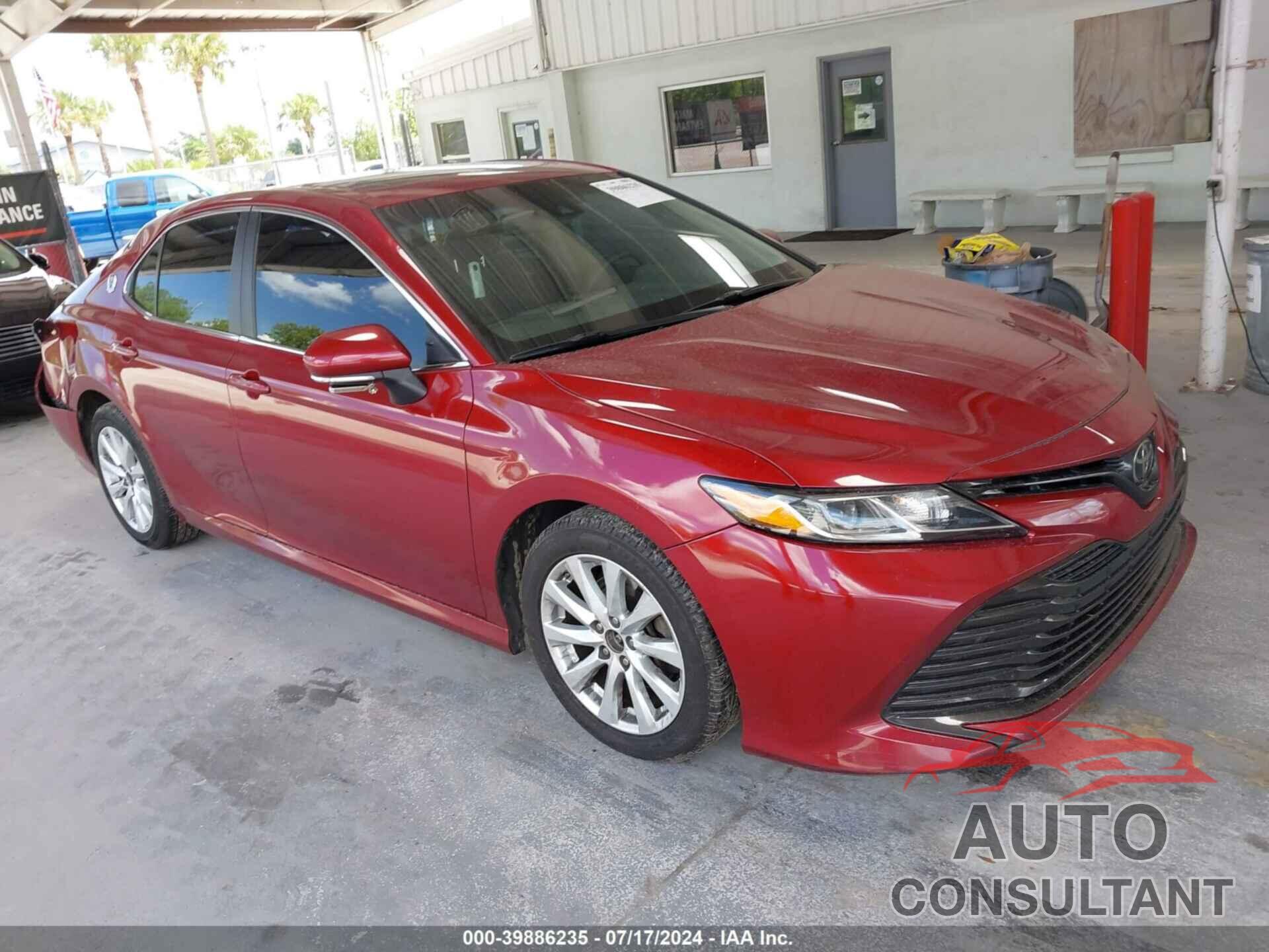 TOYOTA CAMRY 2018 - 4T1B11HK3JU512312