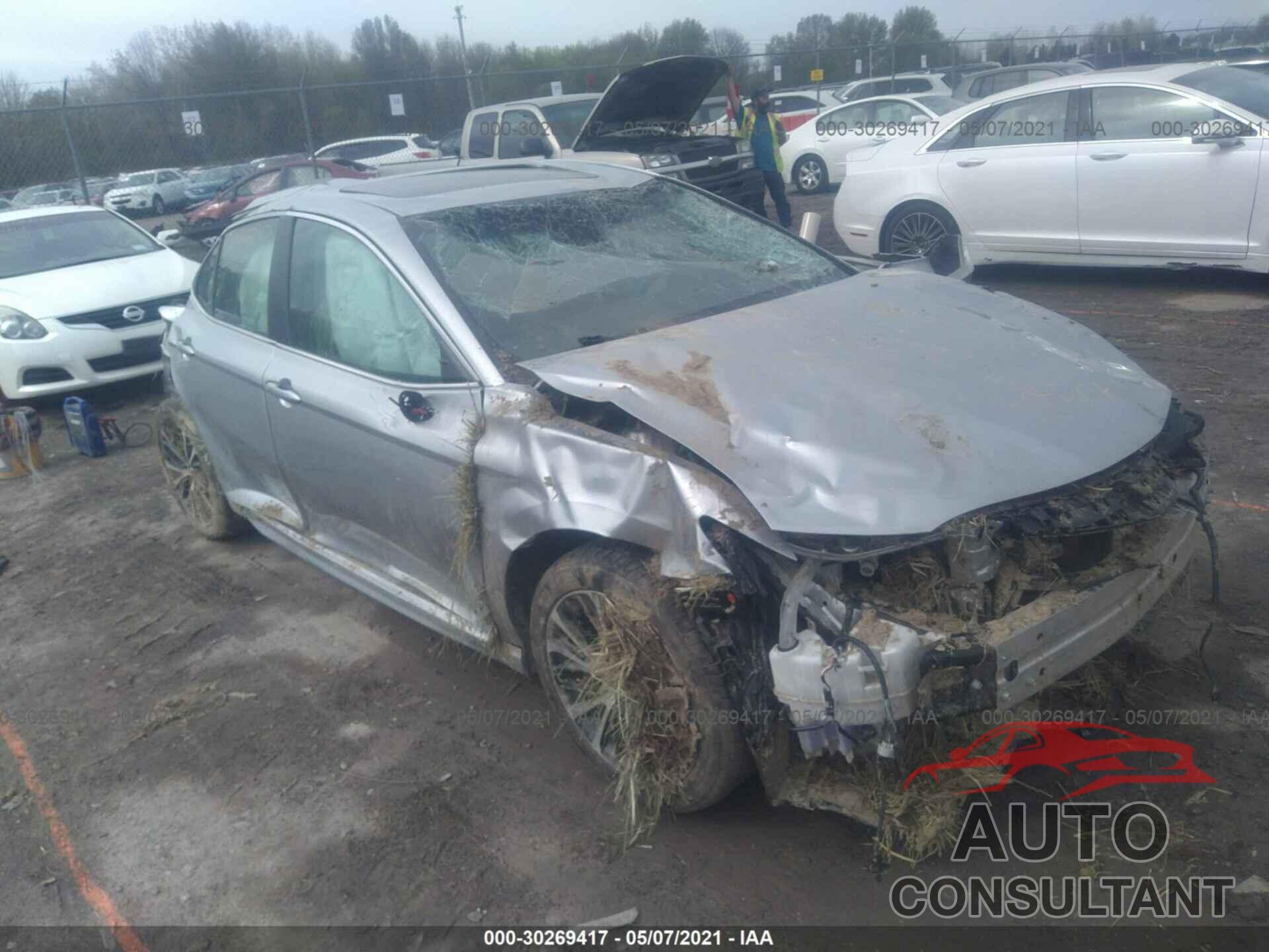 TOYOTA CAMRY 2018 - 4T1B11HK6JU031535