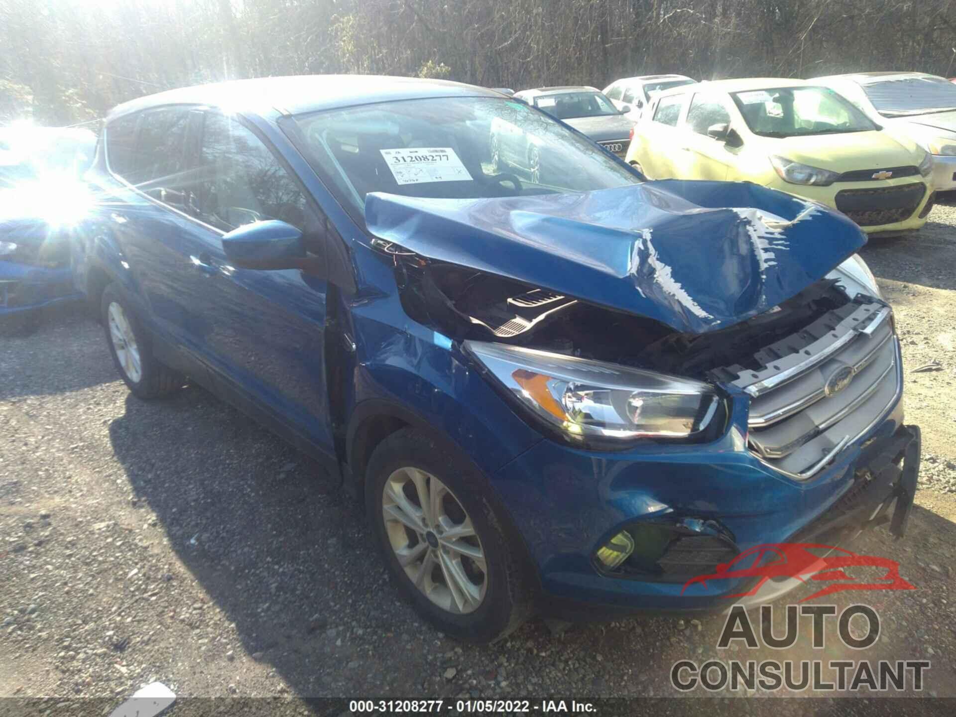 FORD ESCAPE 2017 - 1FMCU0GD8HUC72046