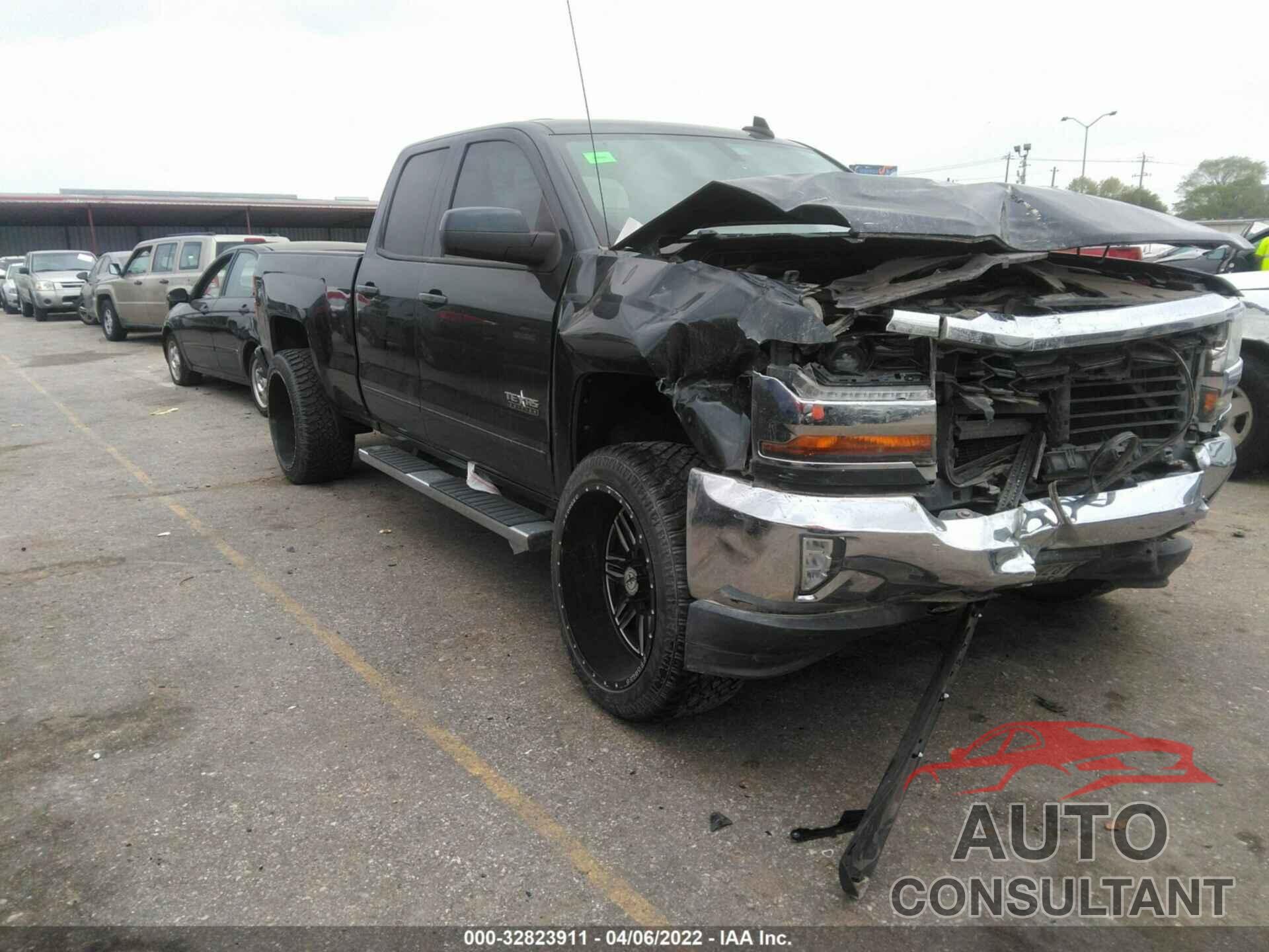 CHEVROLET SILVERADO 1500 2018 - 1GCRCREC2JZ253324