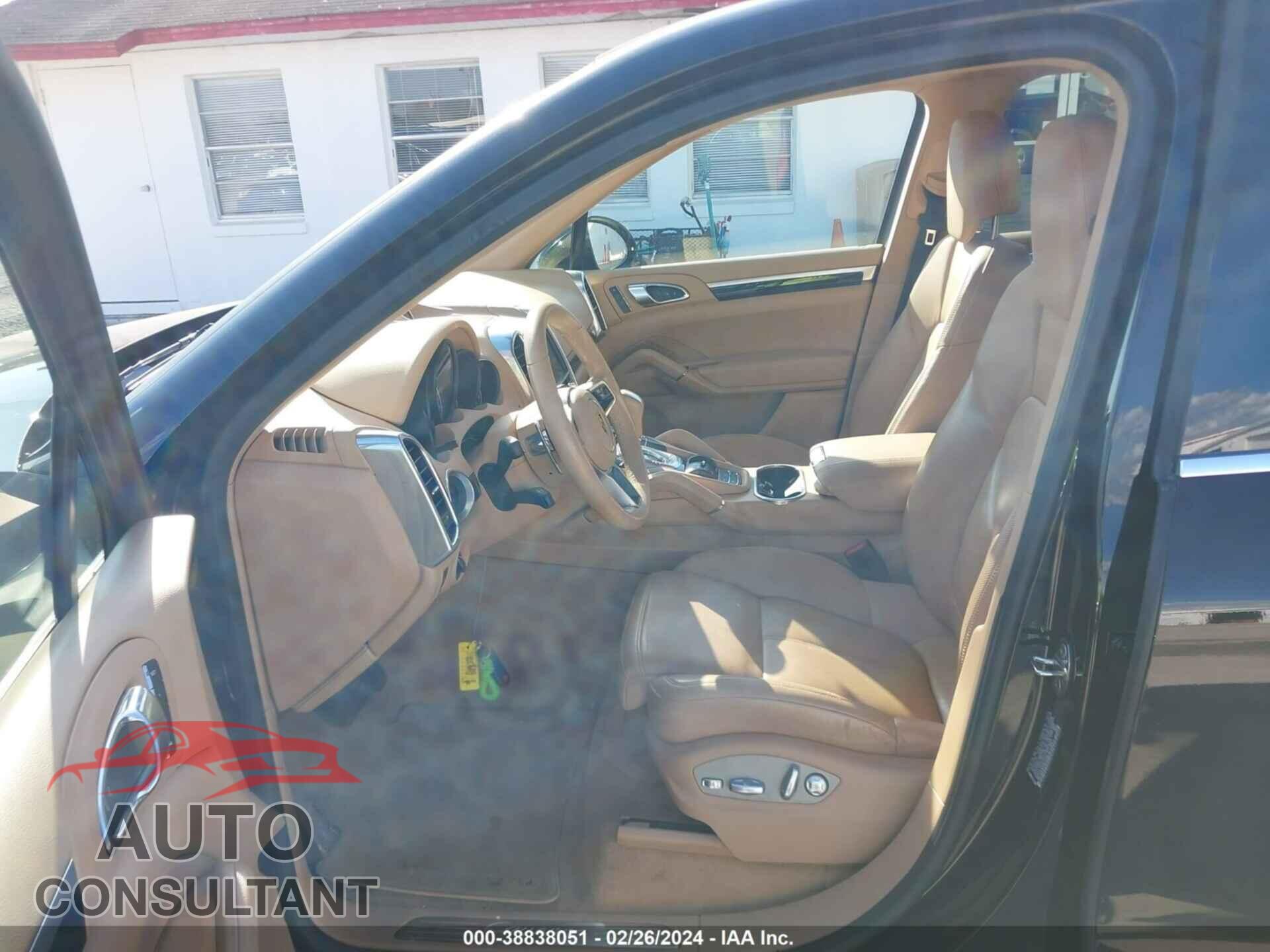 PORSCHE CAYENNE 2016 - WP1AA2A27GLA11307