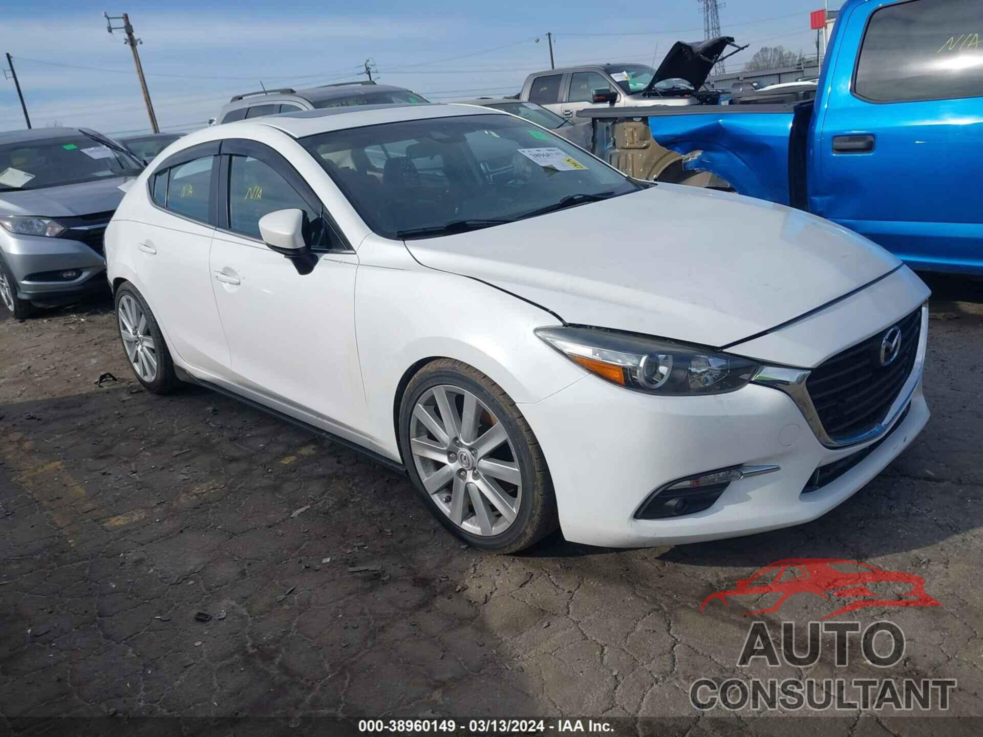 MAZDA 3 2018 - 3MZBN1V36JM165159