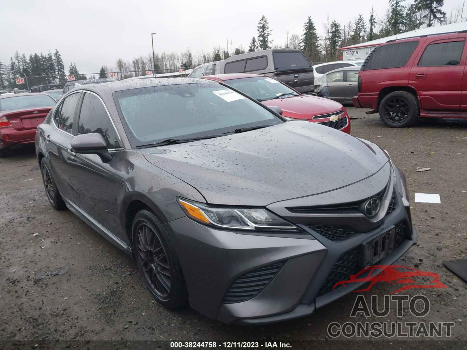 TOYOTA CAMRY 2018 - 4T1B11HK2JU553224