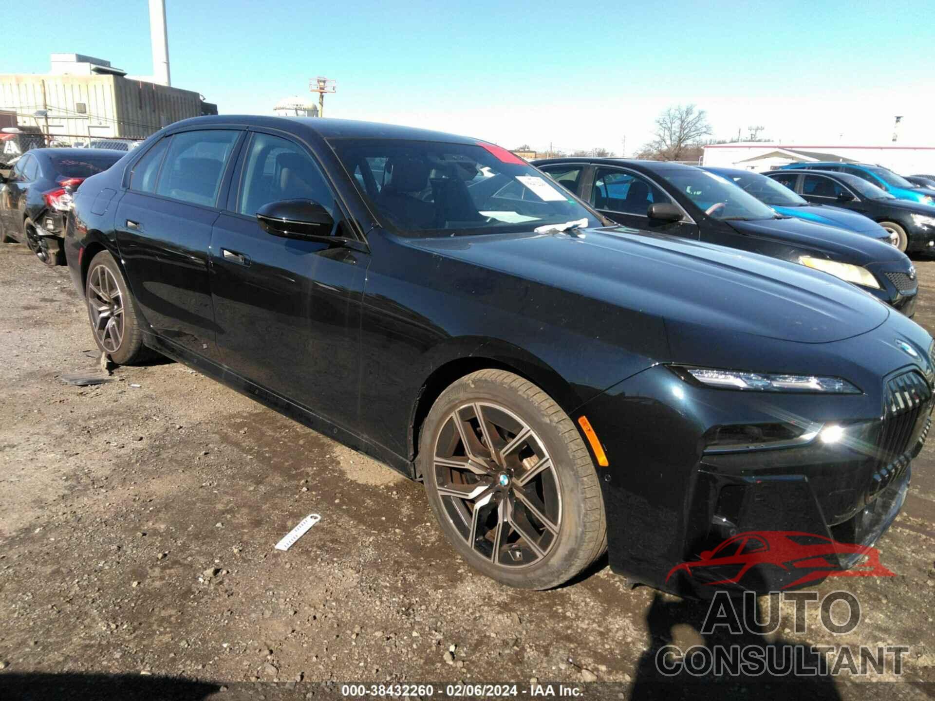 BMW 760I 2023 - WBA33EJ02PCM34328