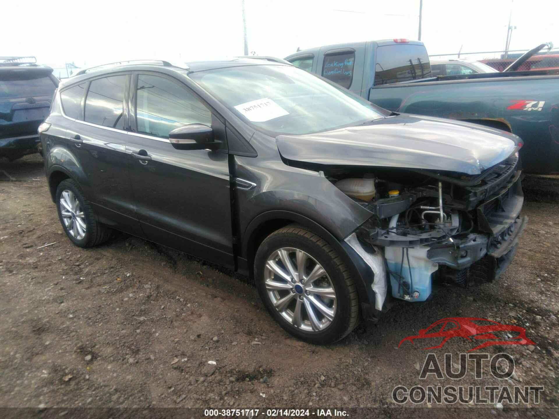 FORD ESCAPE 2017 - 1FMCU9J96HUC84317