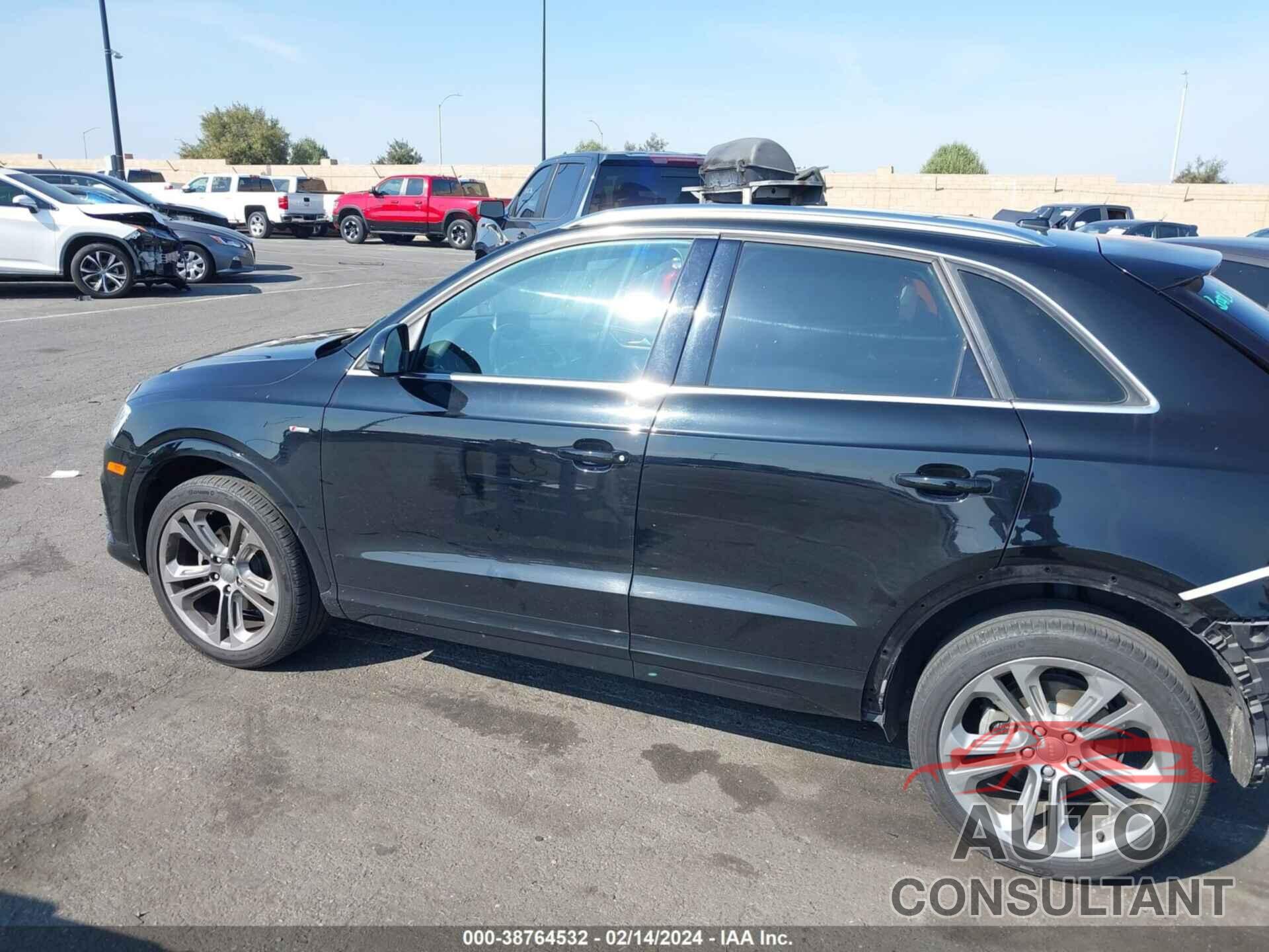 AUDI Q3 2018 - WA1HCCFS8JR017396