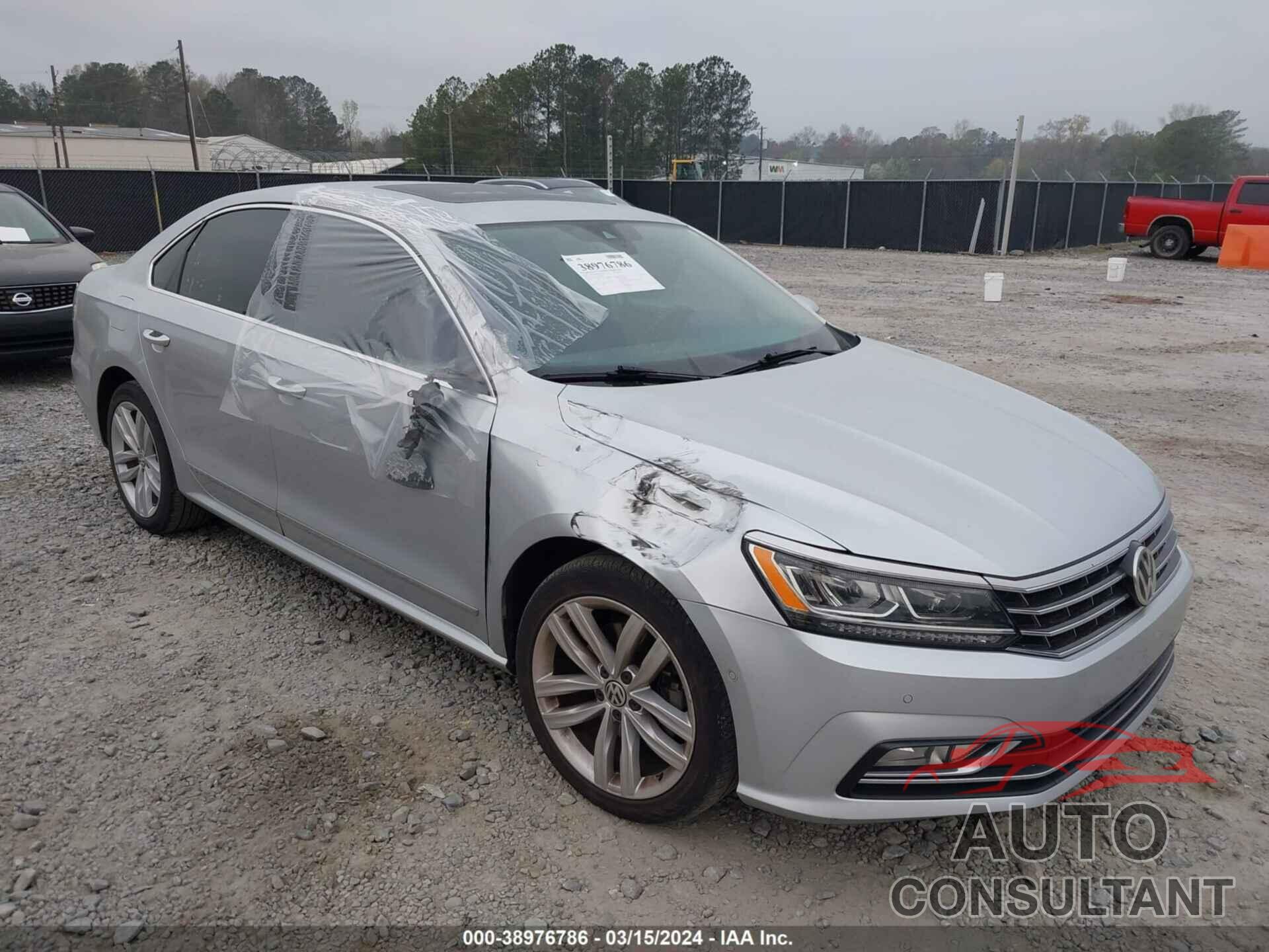 VOLKSWAGEN PASSAT 2018 - 1VWCA7A35JC025517
