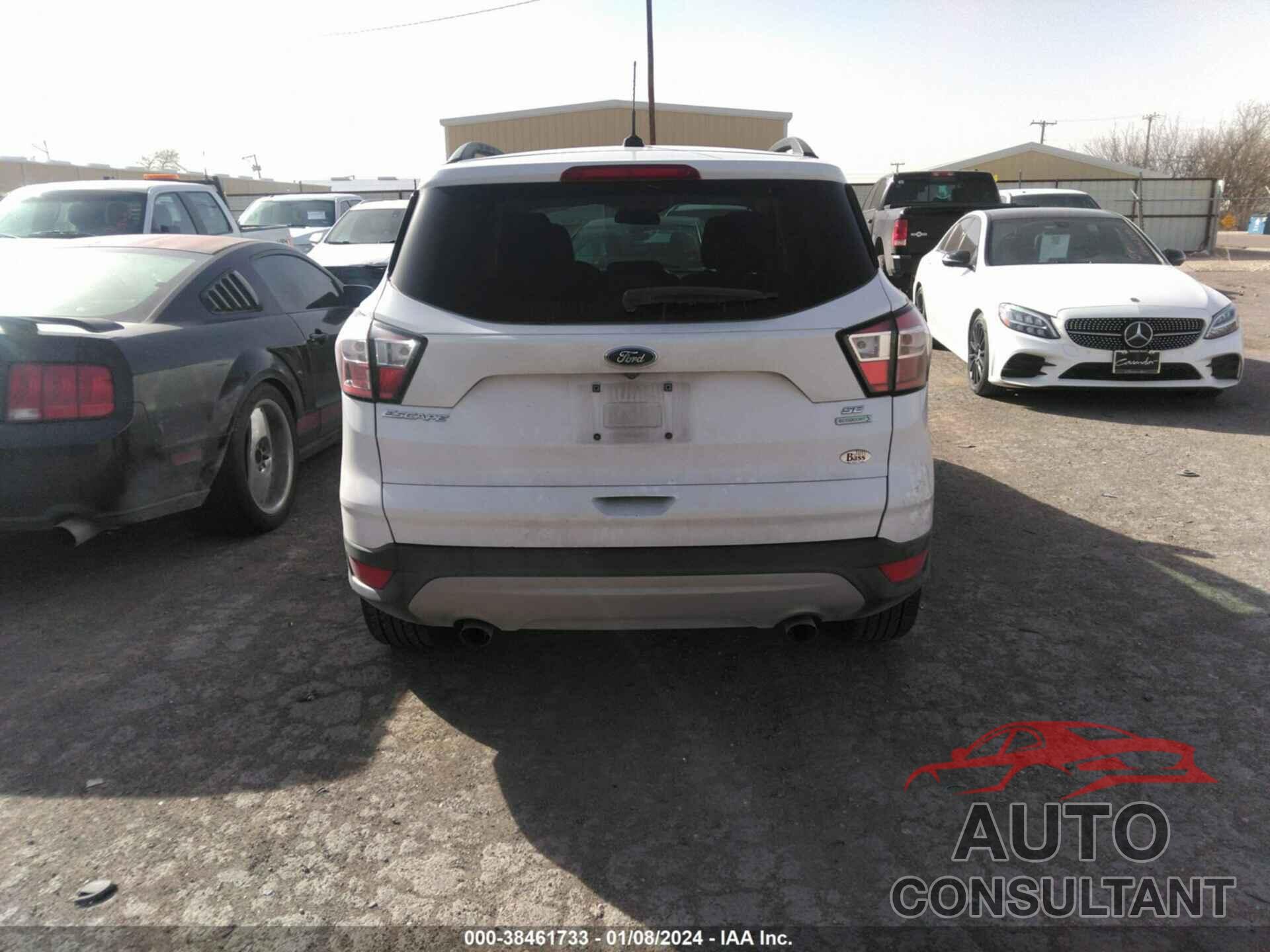 FORD ESCAPE 2018 - 1FMCU0GD5JUC86315