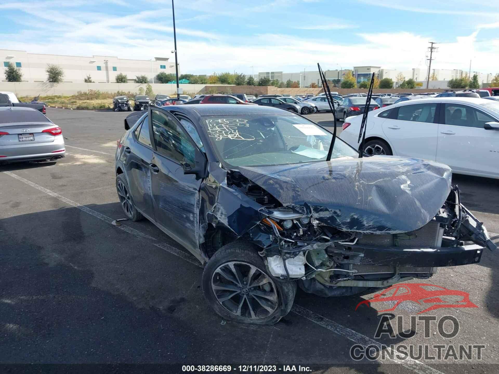 TOYOTA COROLLA 2018 - 5YFBURHE2JP808424