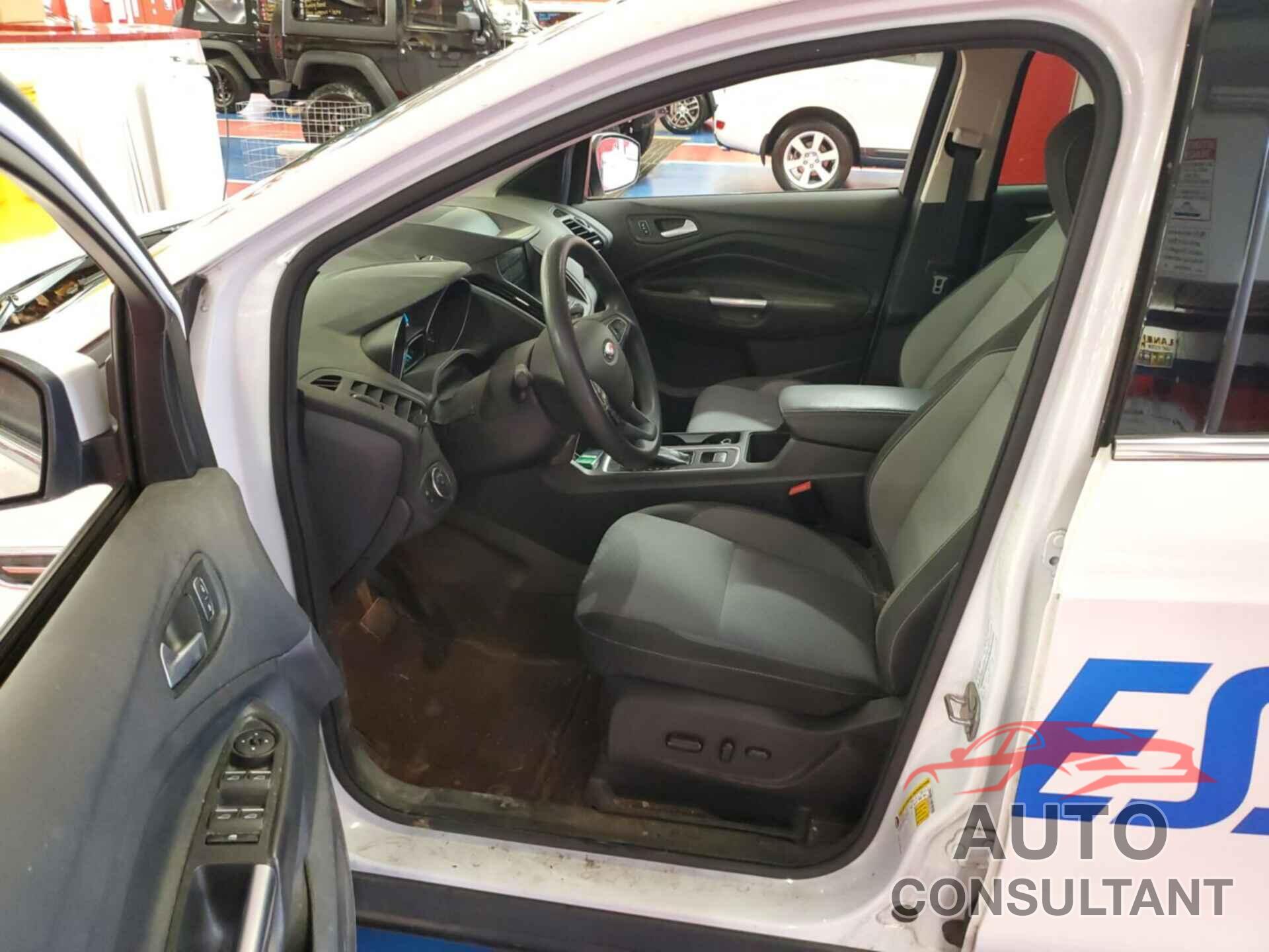 FORD ESCAPE 2019 - 1FMCU0GD5KUC07677