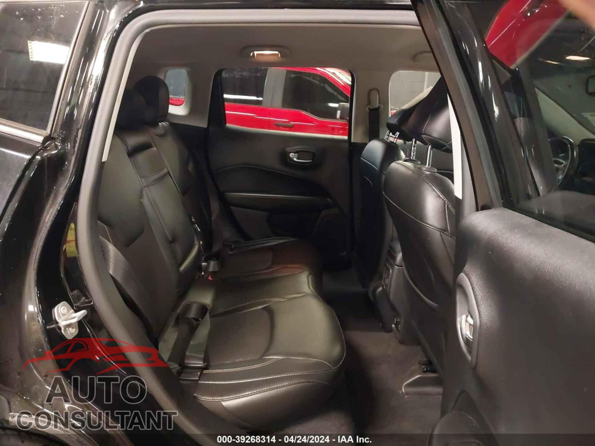 JEEP COMPASS 2018 - 3C4NJDBB7JT282425
