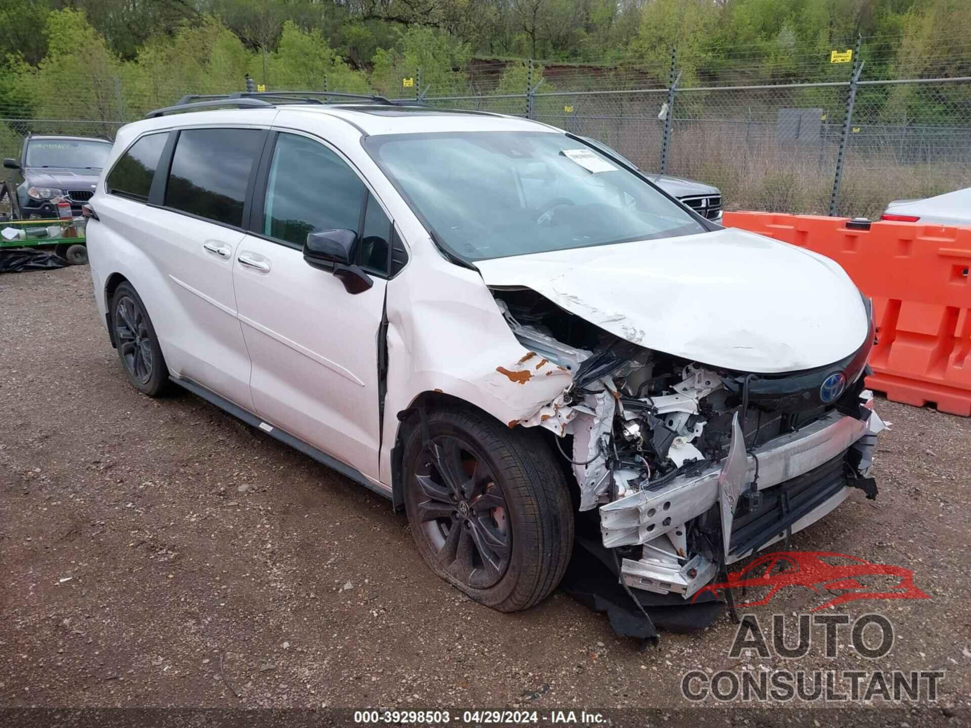 TOYOTA SIENNA 2023 - 5TDDRKEC2PS153024