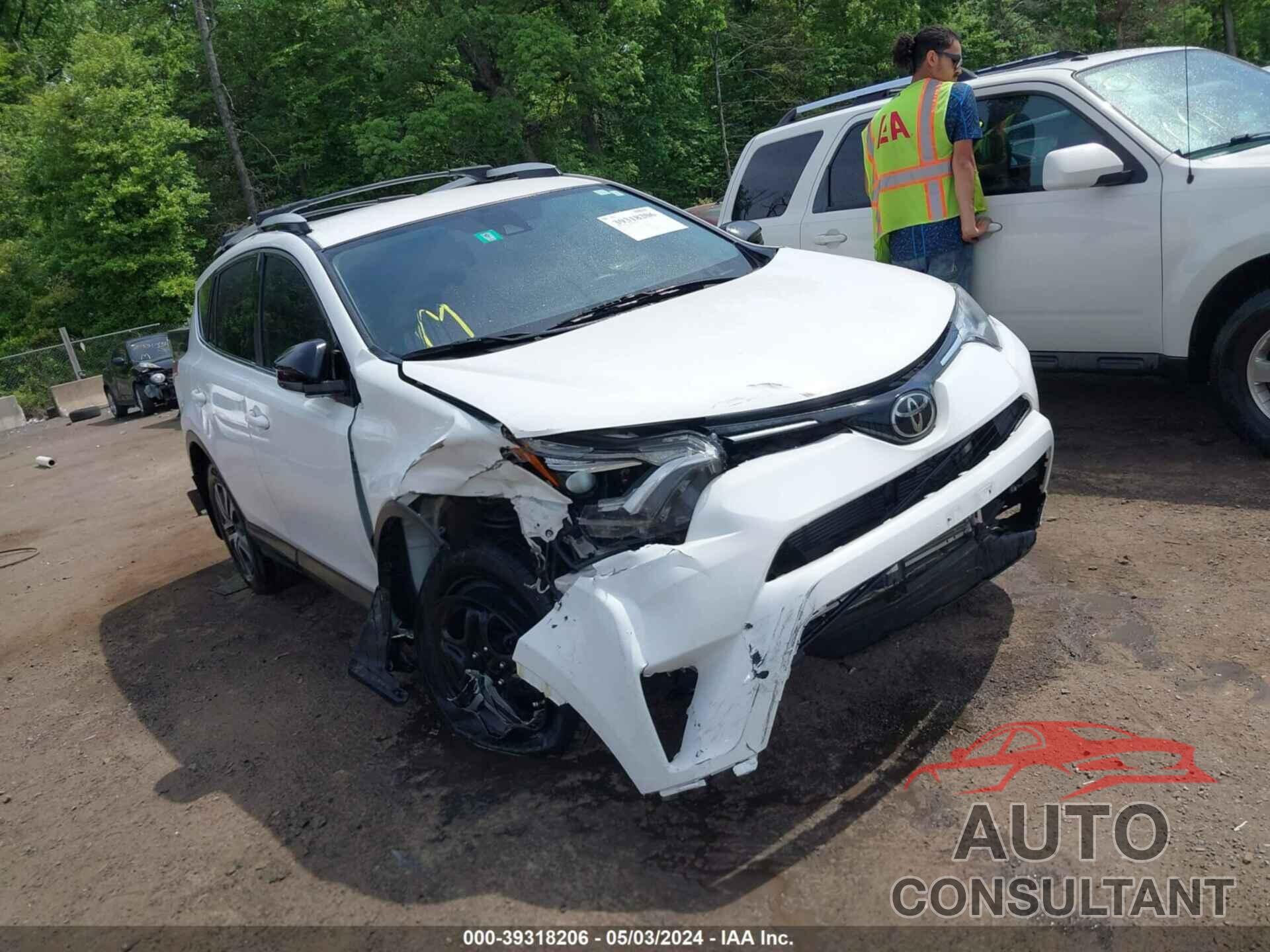 TOYOTA RAV4 2018 - JTMBFREV6JJ221467