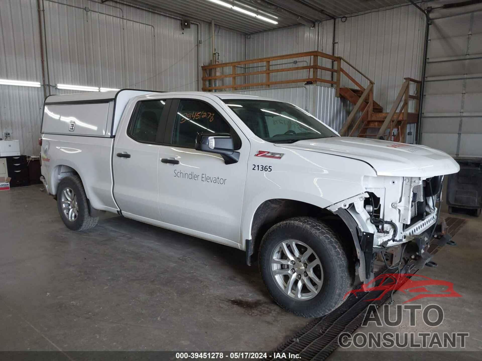 CHEVROLET SILVERADO 1500 2021 - 1GCRYAEH7MZ353616