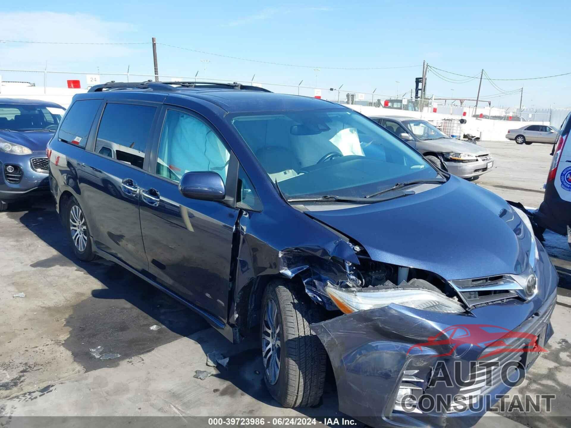 TOYOTA SIENNA 2018 - 5TDYZ3DC7JS913058