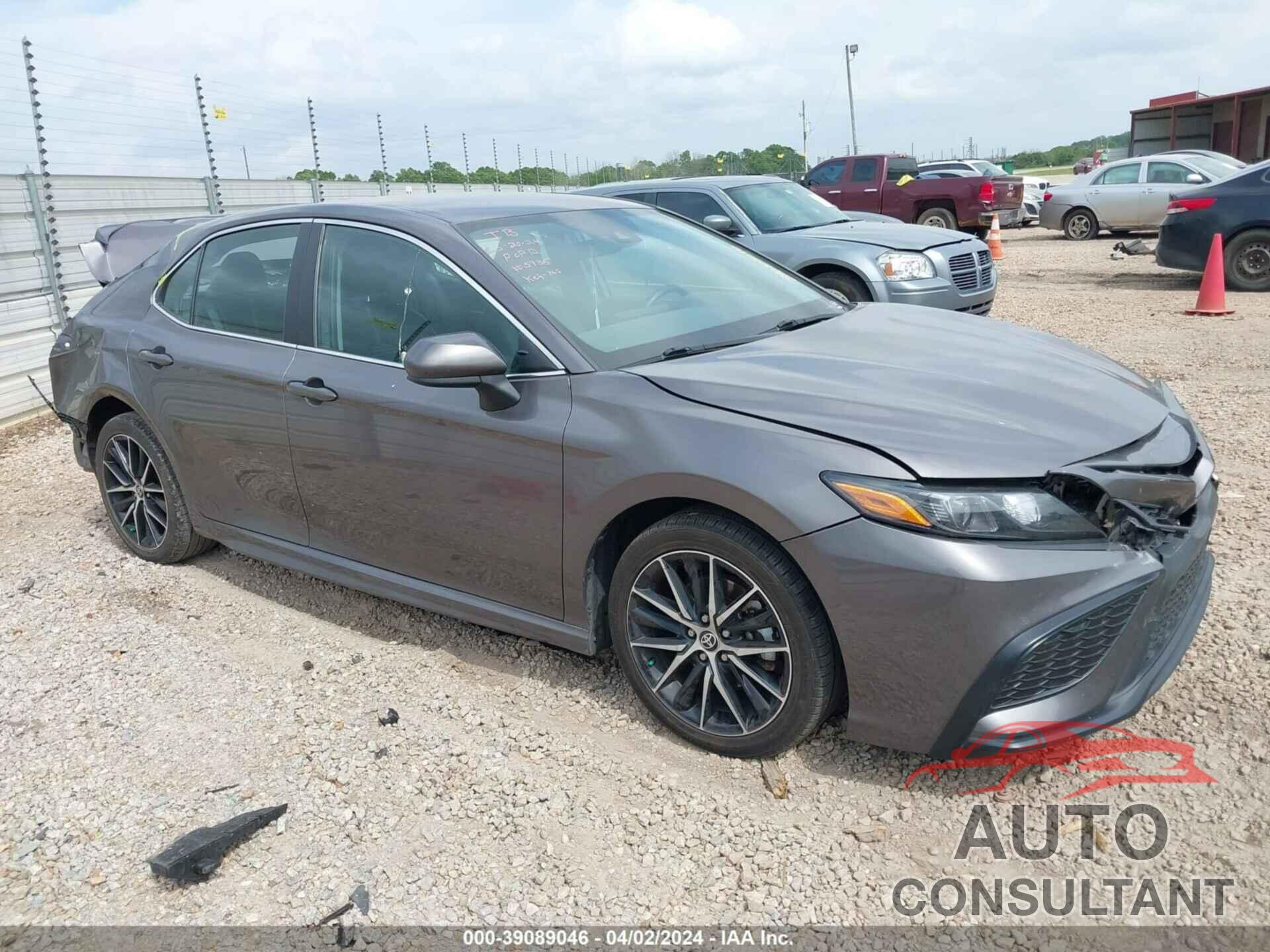 TOYOTA CAMRY 2021 - 4T1G11AK2MU440975
