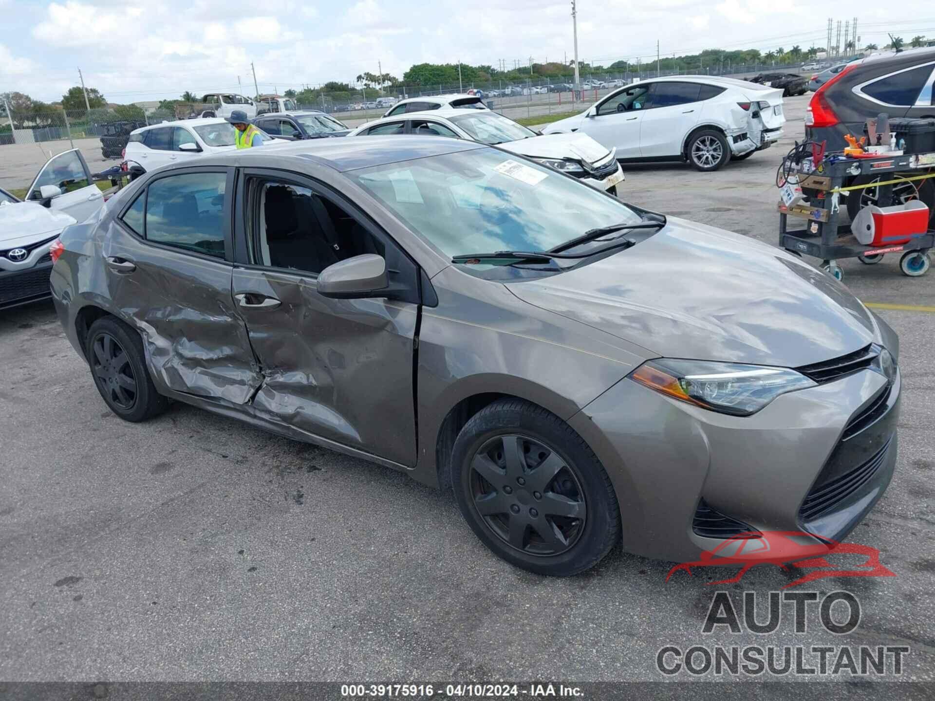 TOYOTA COROLLA 2018 - 2T1BURHE8JC124767