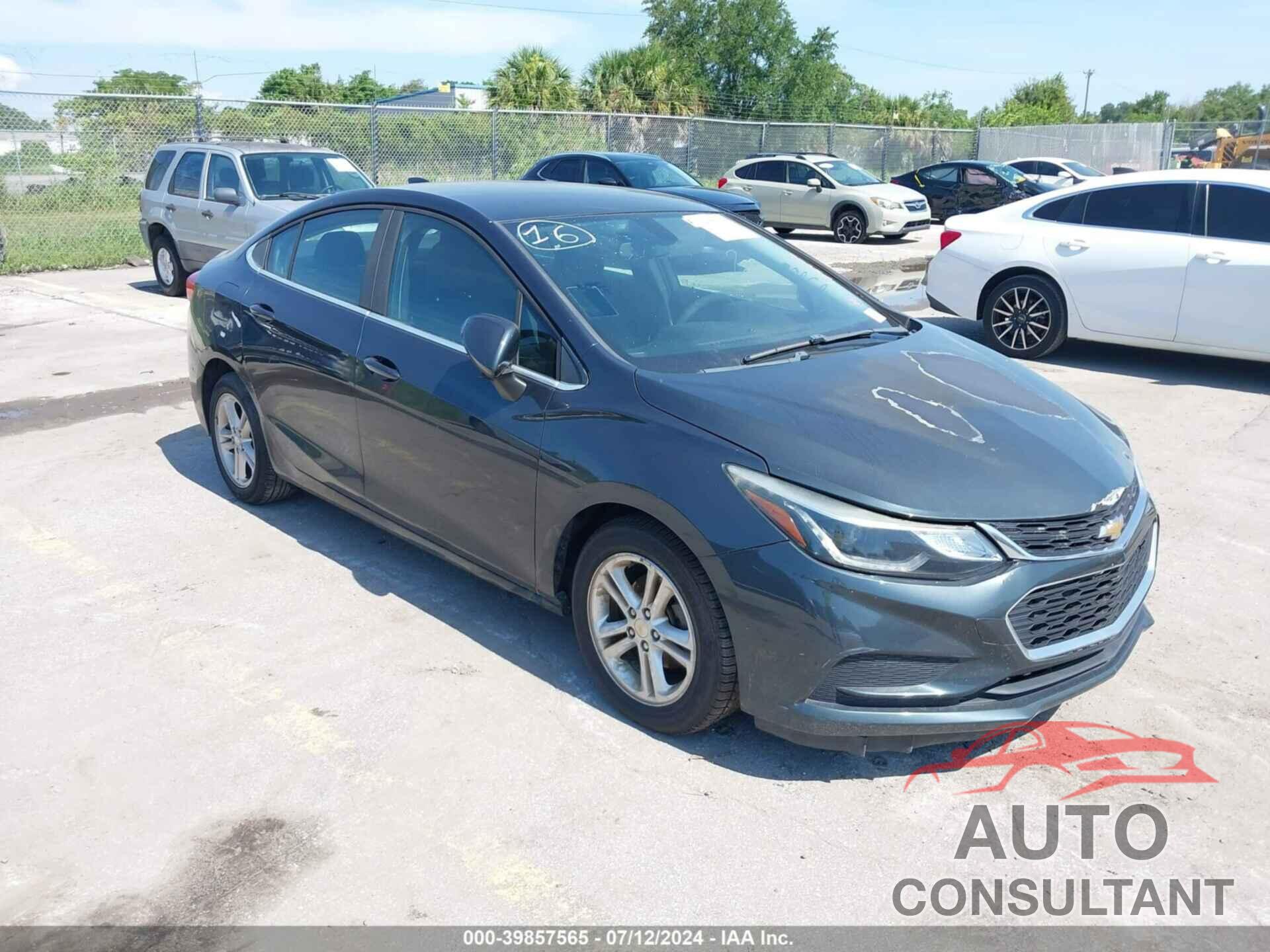 CHEVROLET CRUZE 2018 - 1G1BE5SM5J7123852