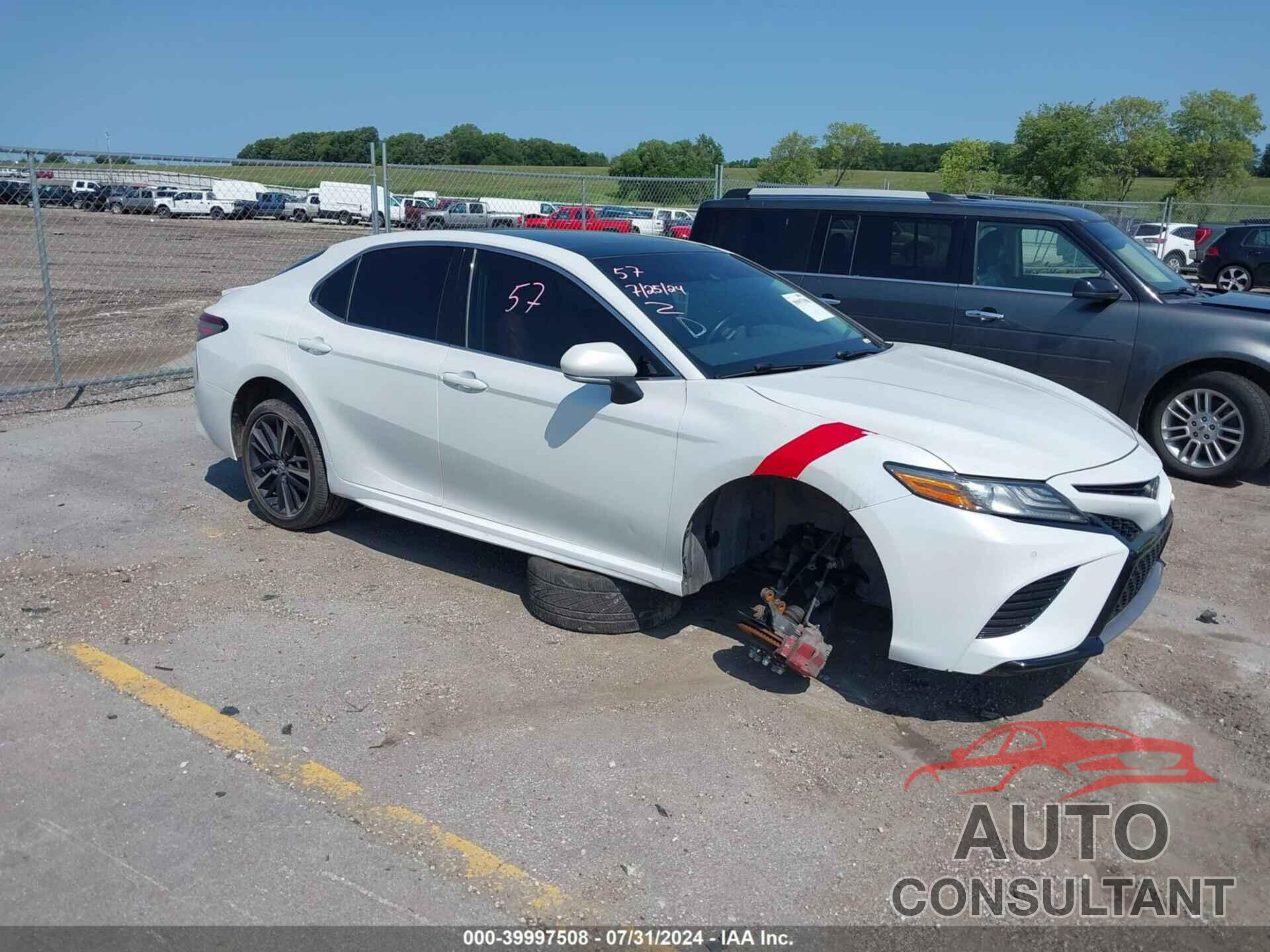 TOYOTA CAMRY 2018 - 4T1B61HK8JU650686
