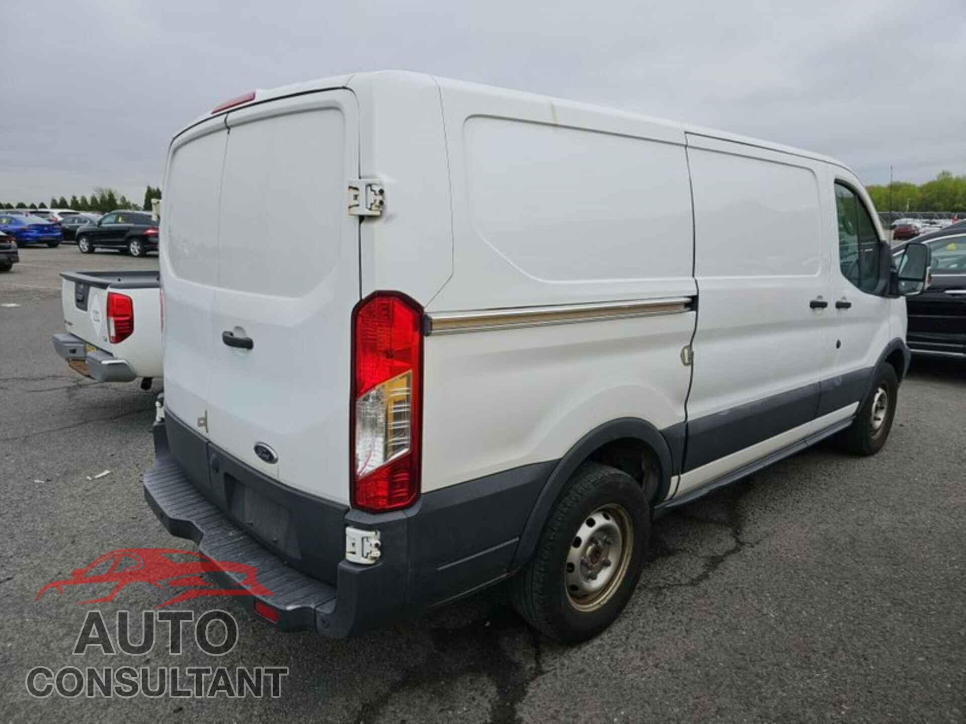 FORD TRANSIT 2017 - 1FTYR1YM4HKA75743