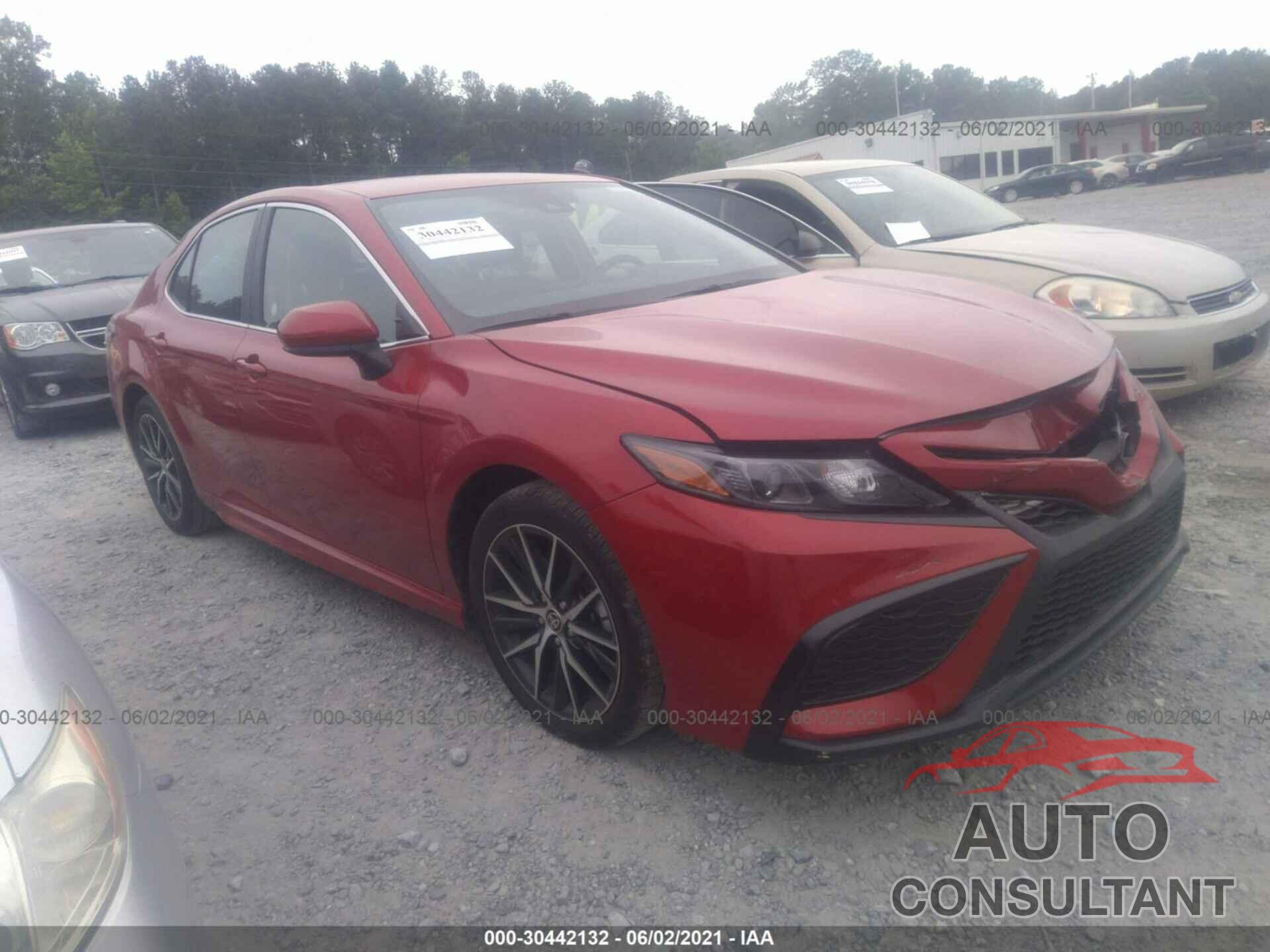 TOYOTA CAMRY 2021 - 4T1G11AK1MU428445