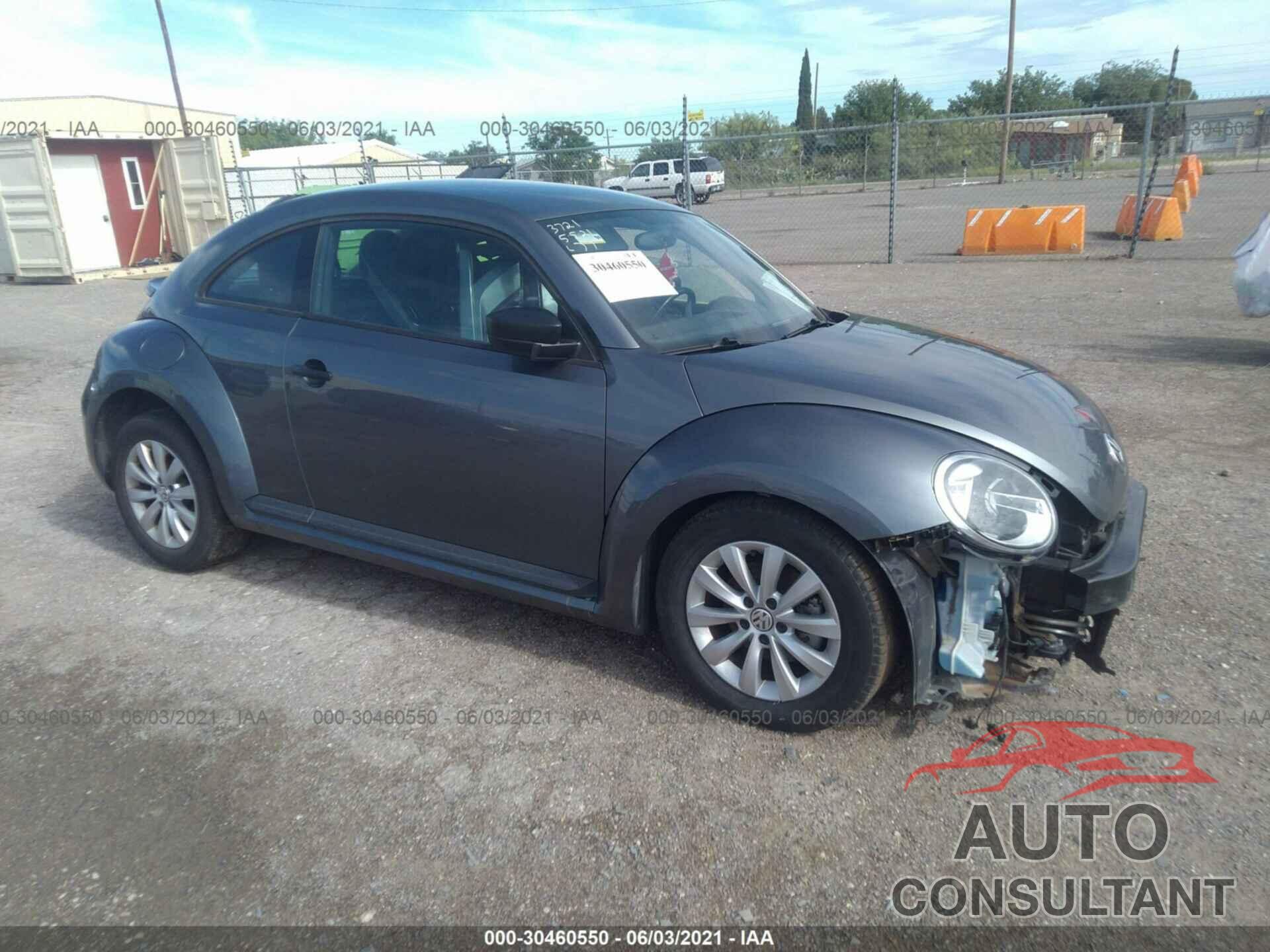 VOLKSWAGEN BEETLE 2018 - 3VWFD7AT6JM720513