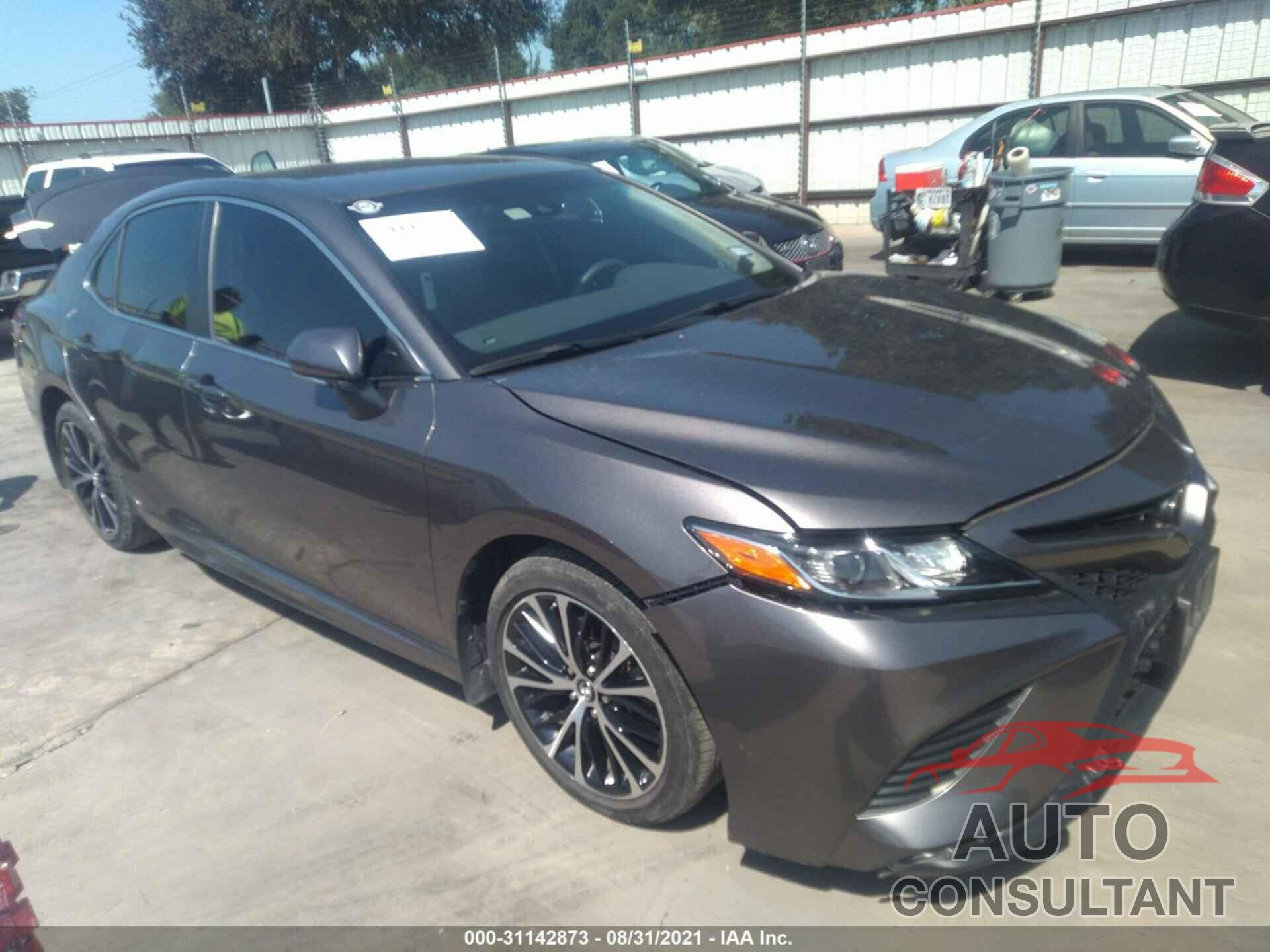 TOYOTA CAMRY 2018 - 4T1B11HK9JU601284