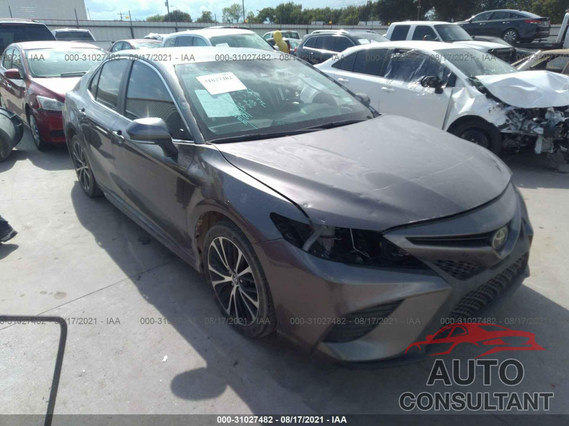 TOYOTA CAMRY 2018 - 4T1B11HK3JU621109