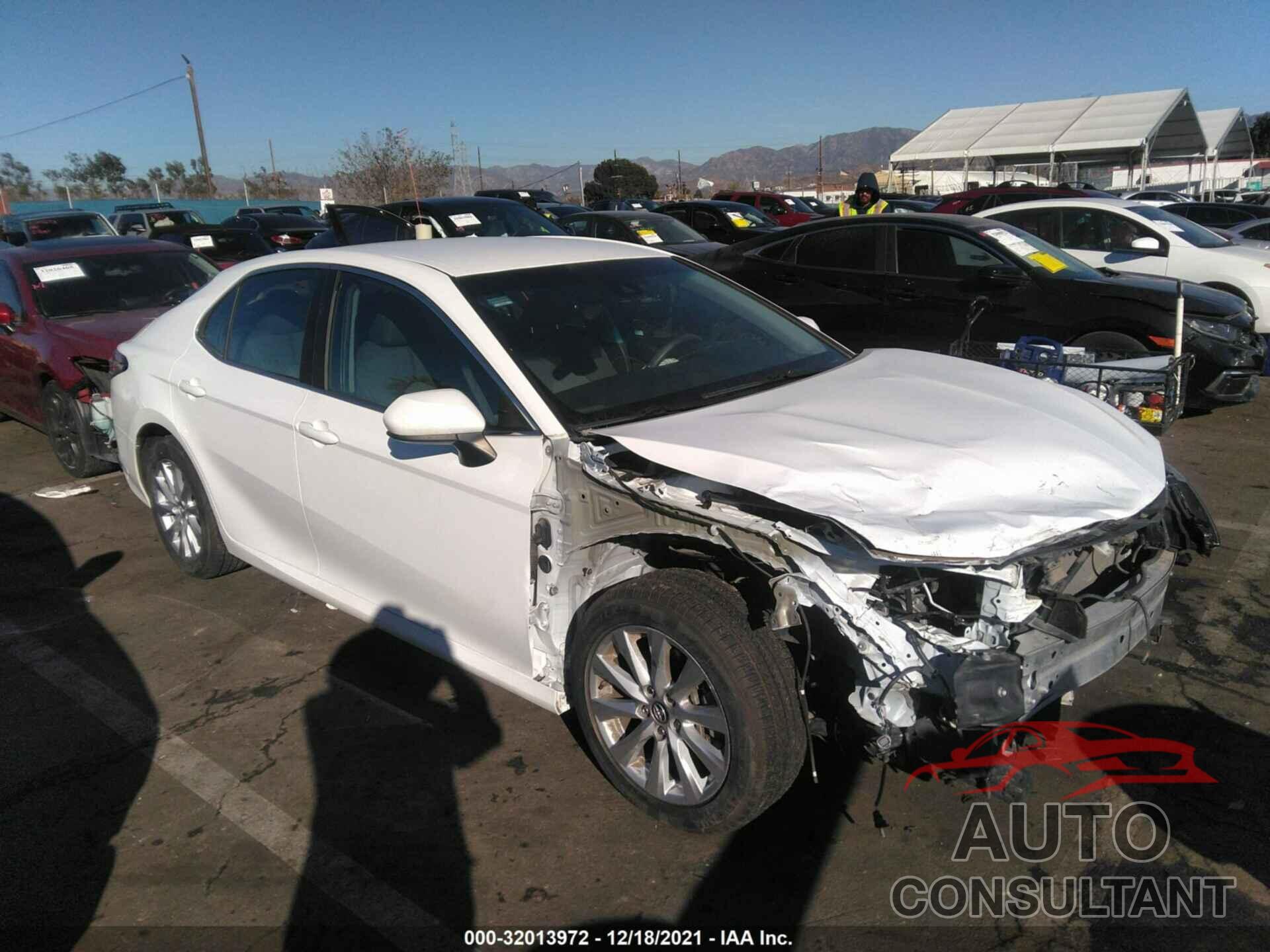 TOYOTA CAMRY 2018 - 4T1B11HKXJU068619