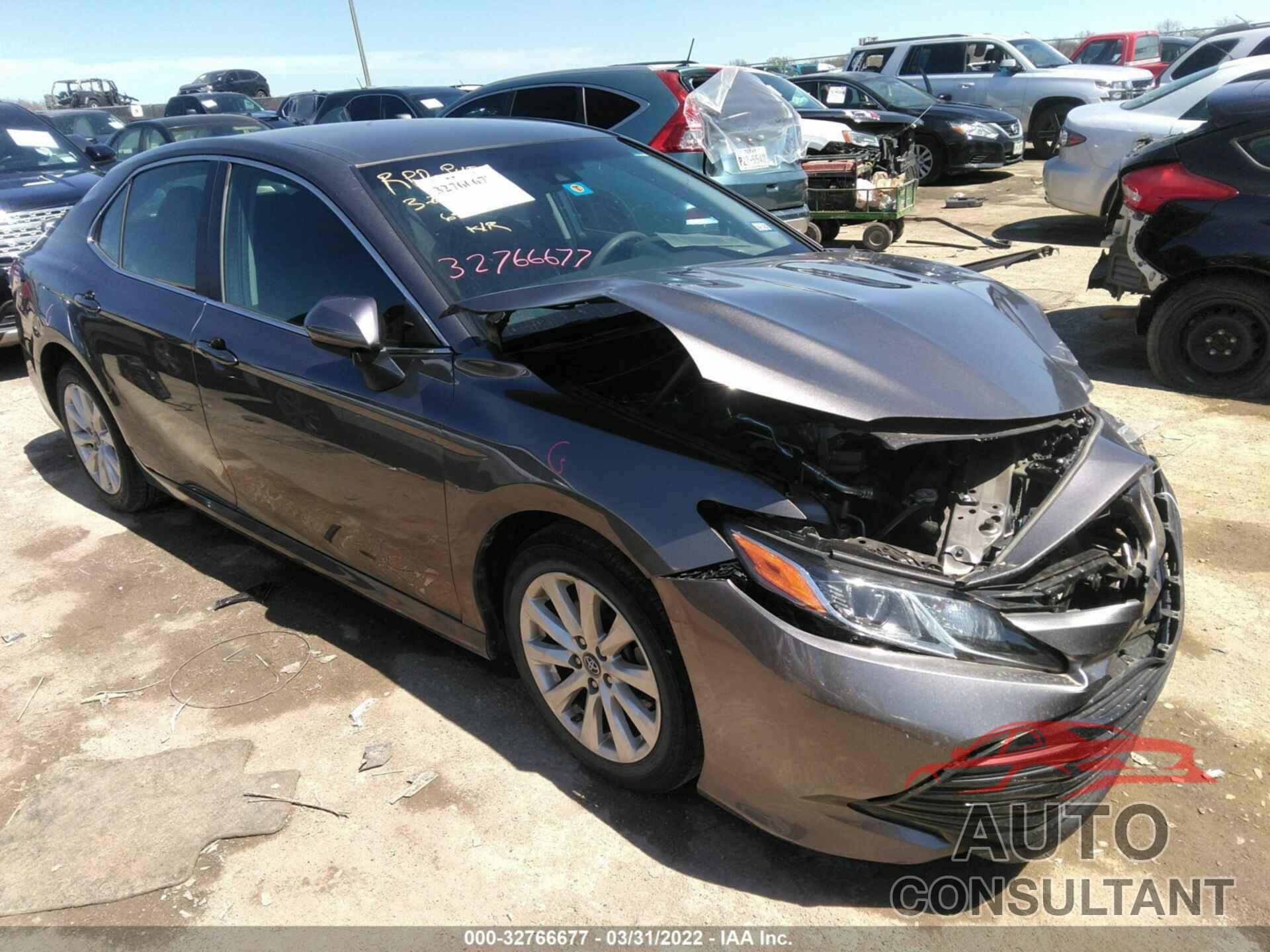 TOYOTA CAMRY 2018 - 4T1B11HK0JU563153