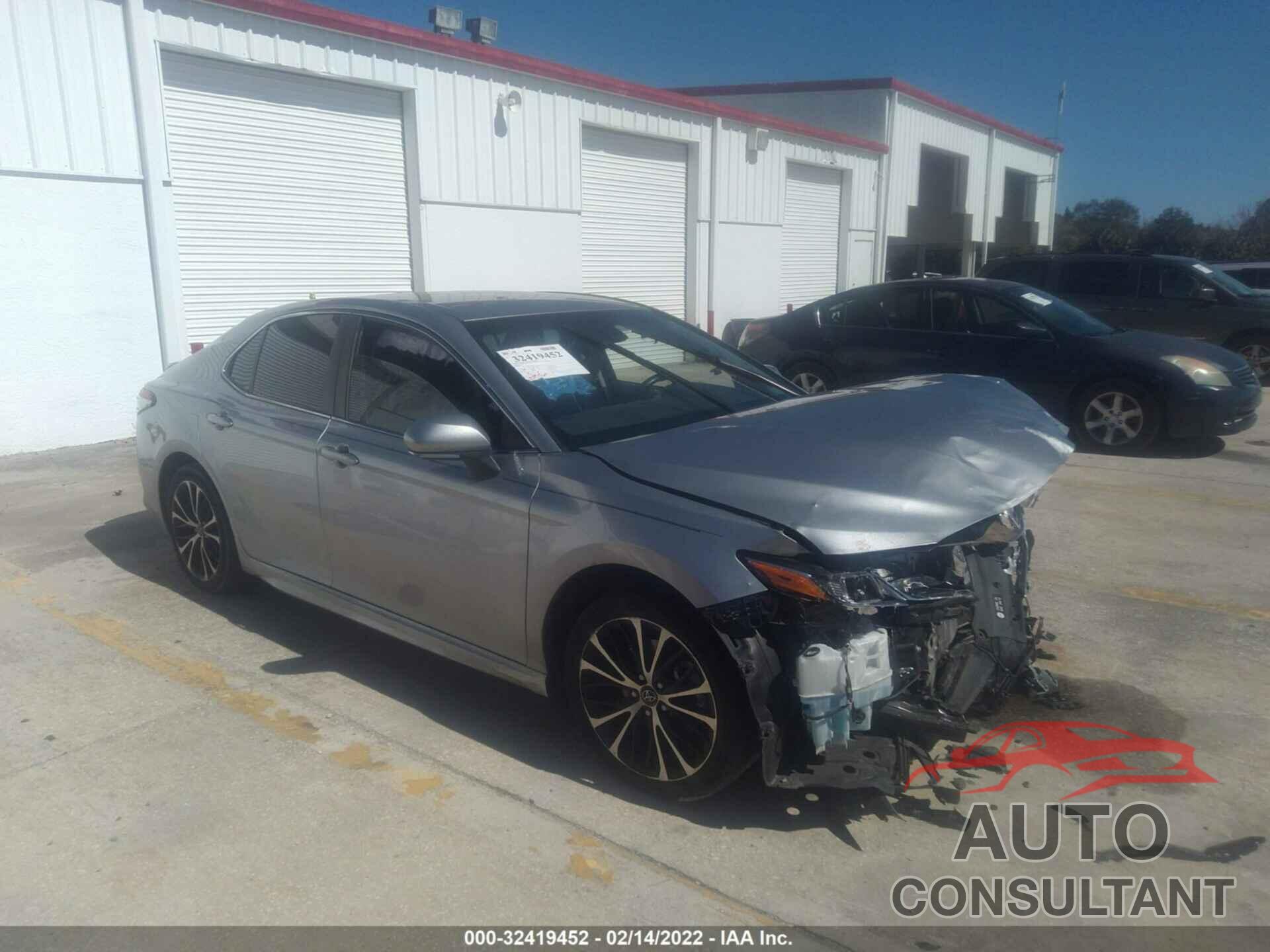 TOYOTA CAMRY 2018 - 4T1B11HK9JU135632