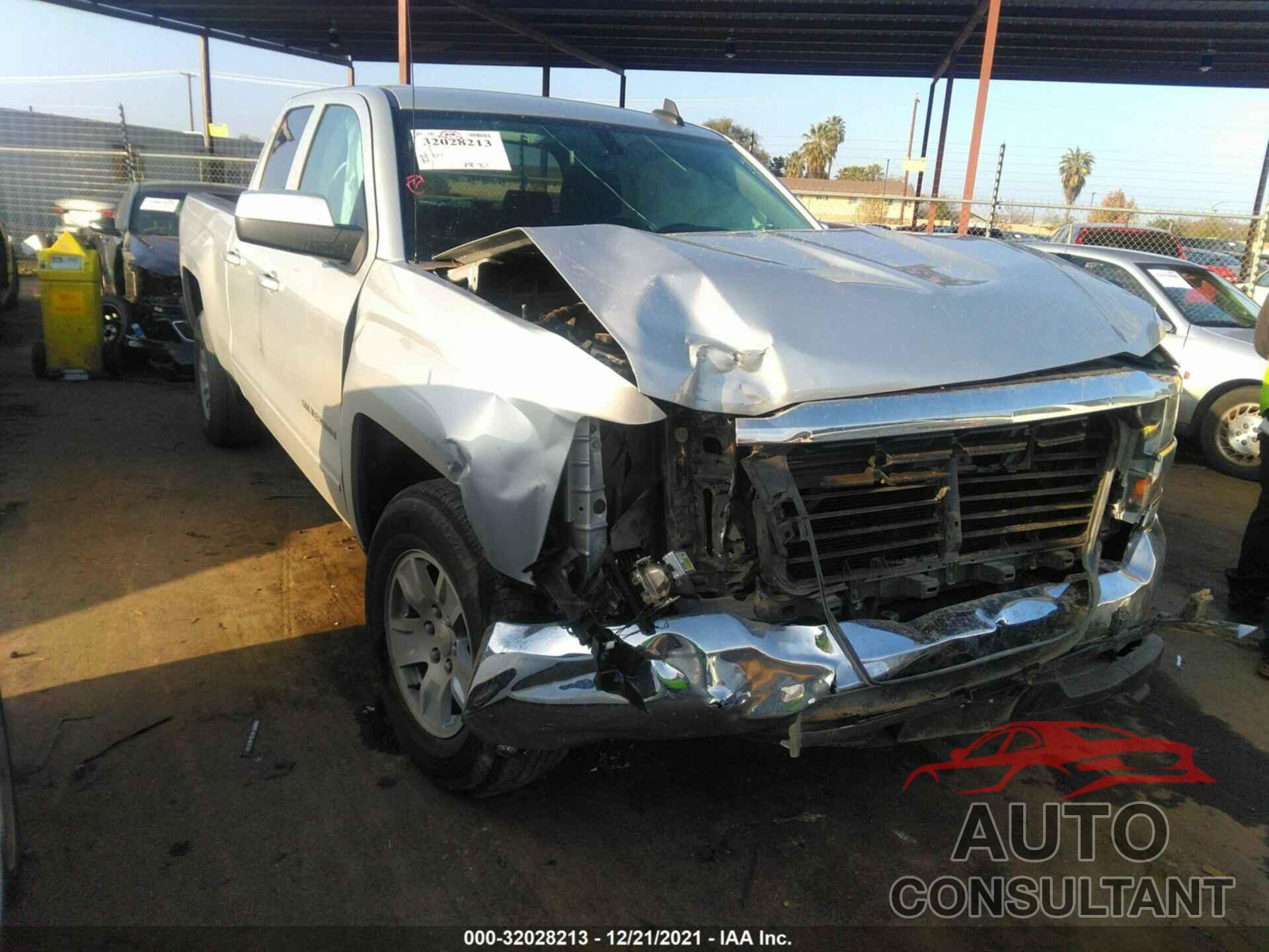 CHEVROLET SILVERADO 1500 2018 - 1GCRCREH7JZ288971