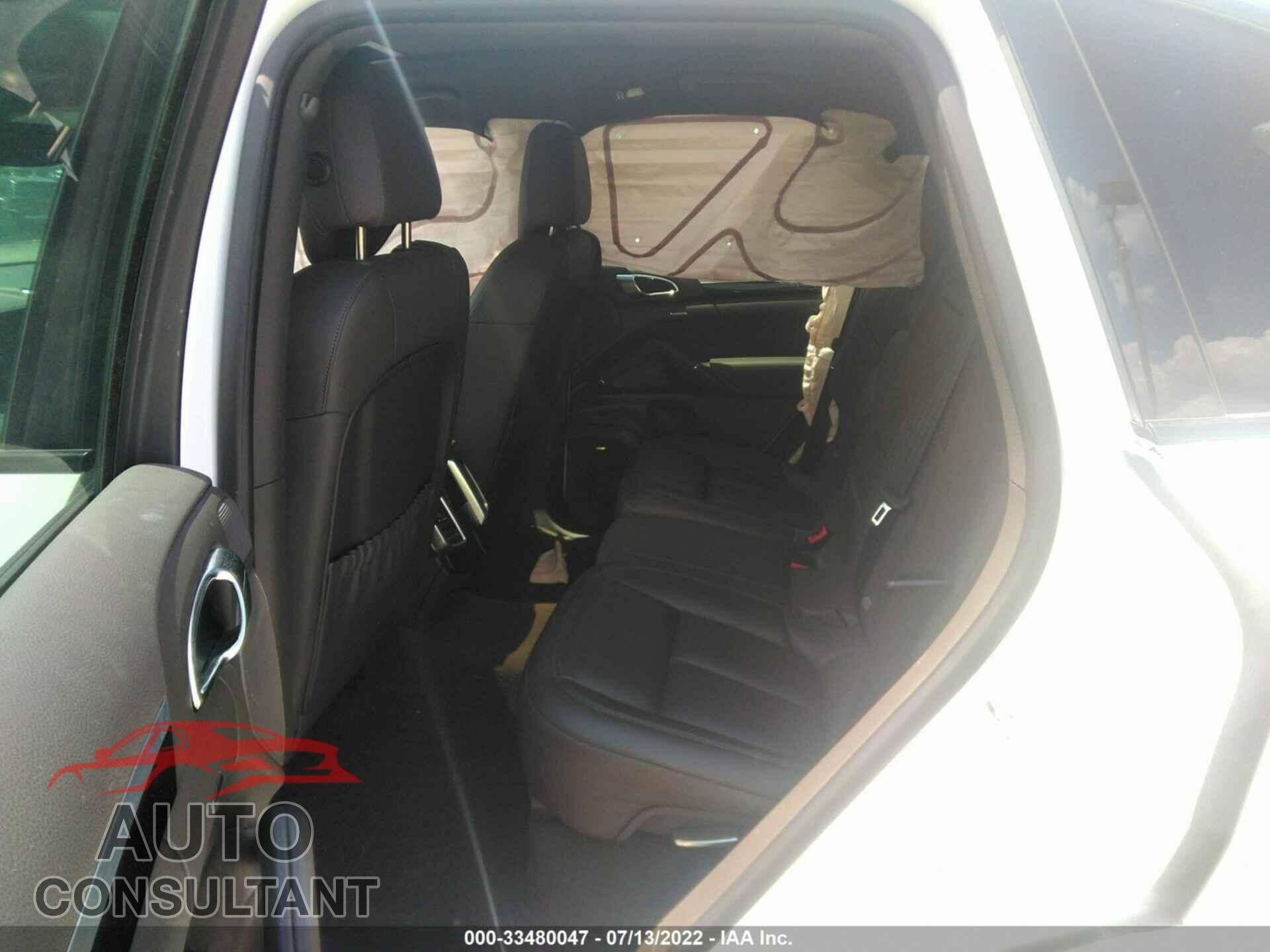 PORSCHE CAYENNE 2017 - WP1AA2A25HKA86286