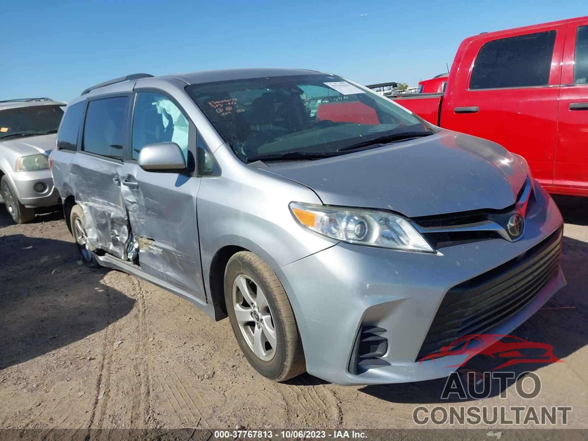 TOYOTA SIENNA 2018 - 5TDKZ3DC1JS918035