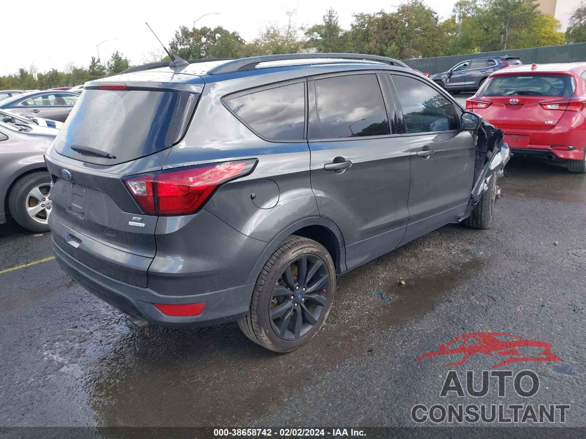 FORD ESCAPE 2019 - 1FMCU0GD8KUB05144