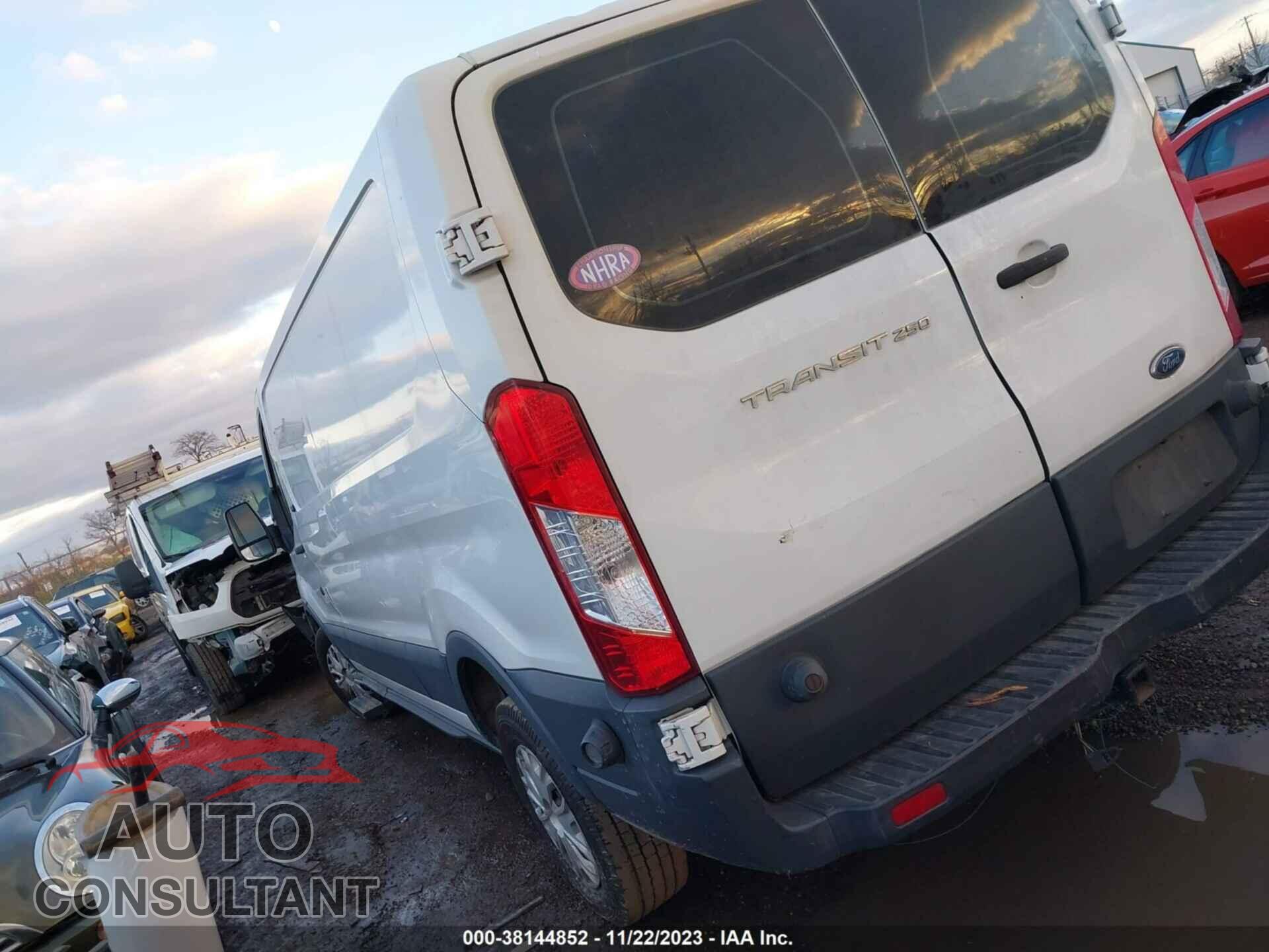 FORD TRANSIT-250 2015 - 1FTYR2ZM1FKA54219
