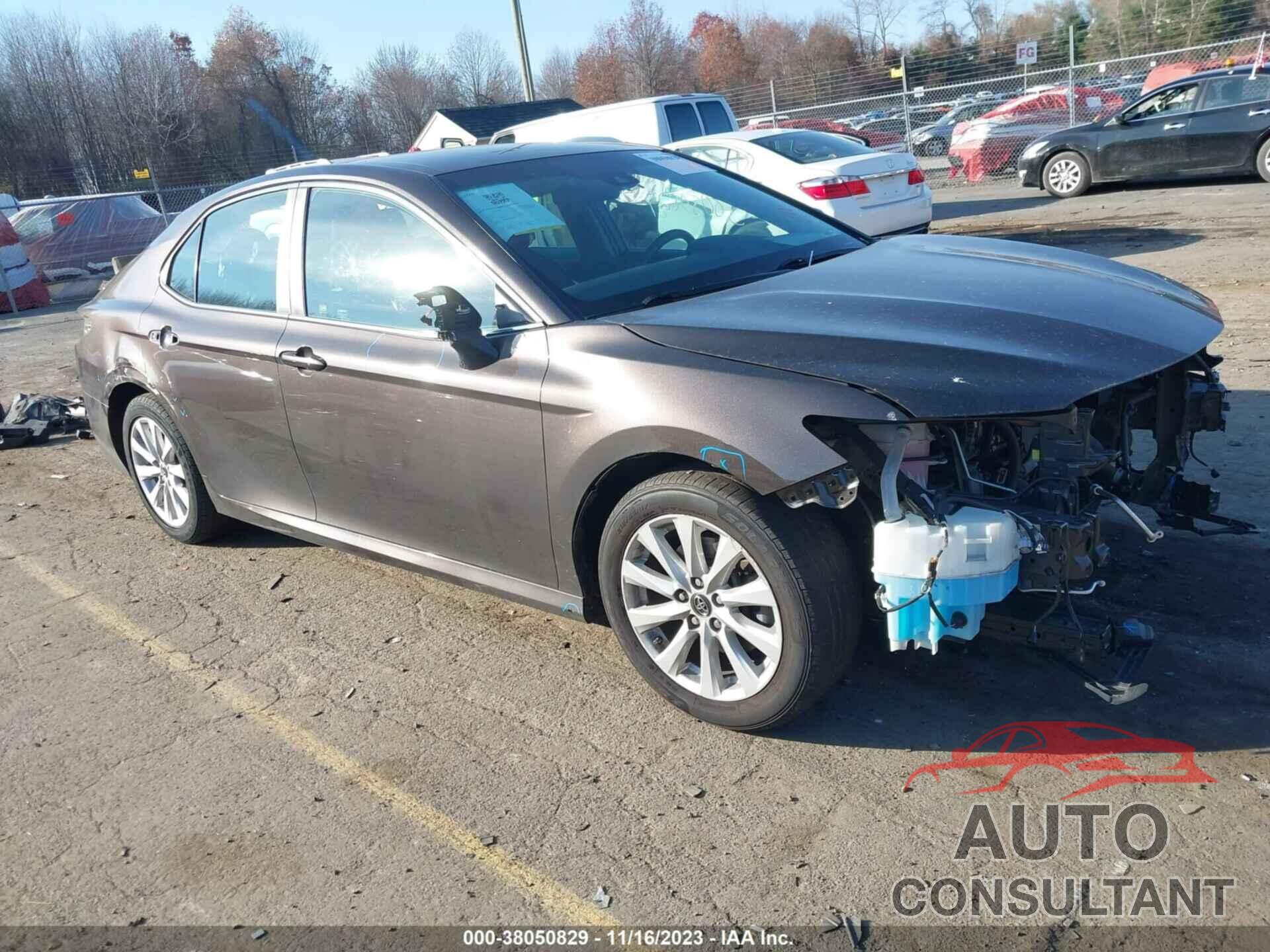 TOYOTA CAMRY 2018 - 4T1B11HK3JU581274