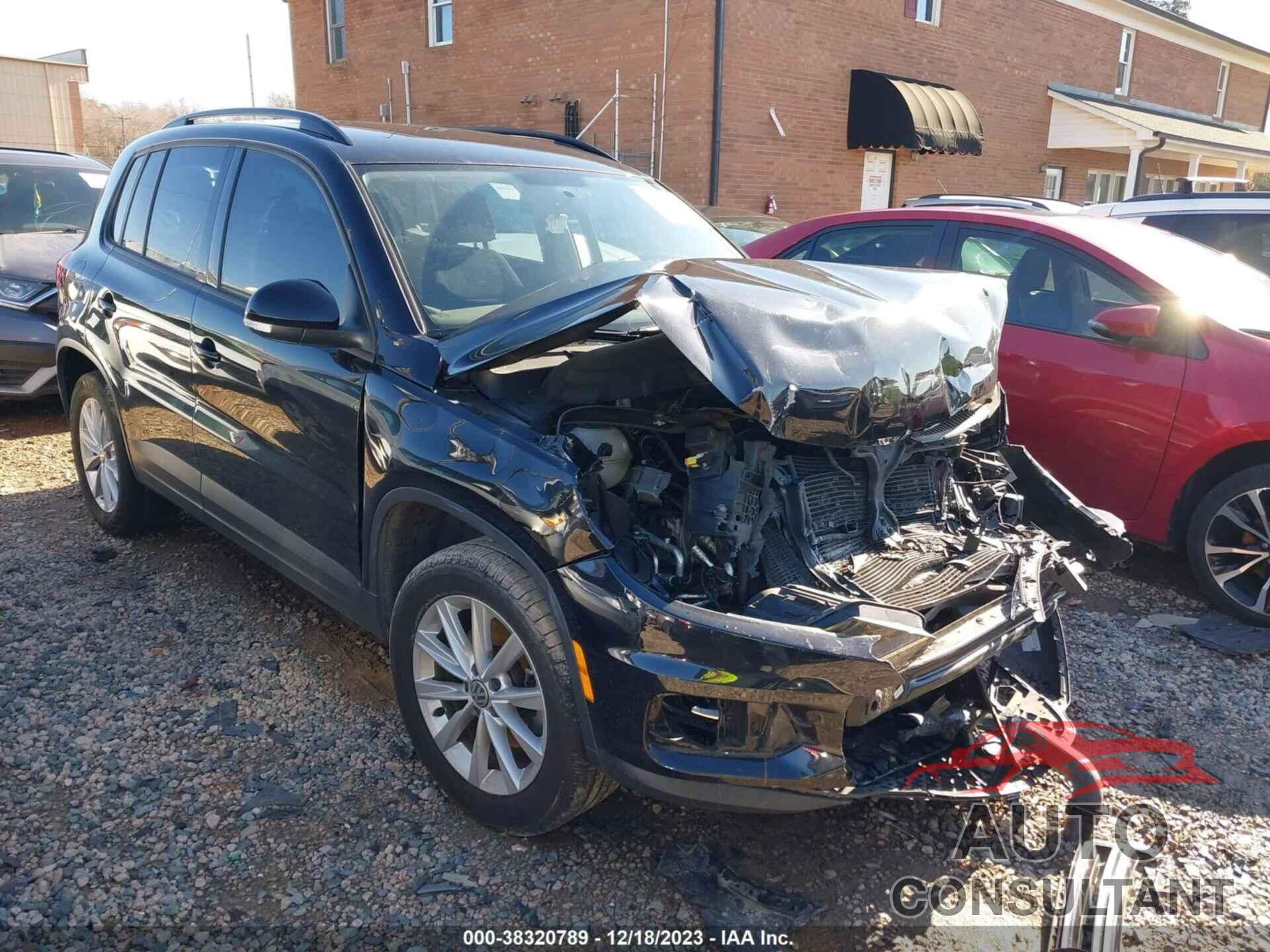 VOLKSWAGEN TIGUAN 2017 - WVGBV7AX1HK052201