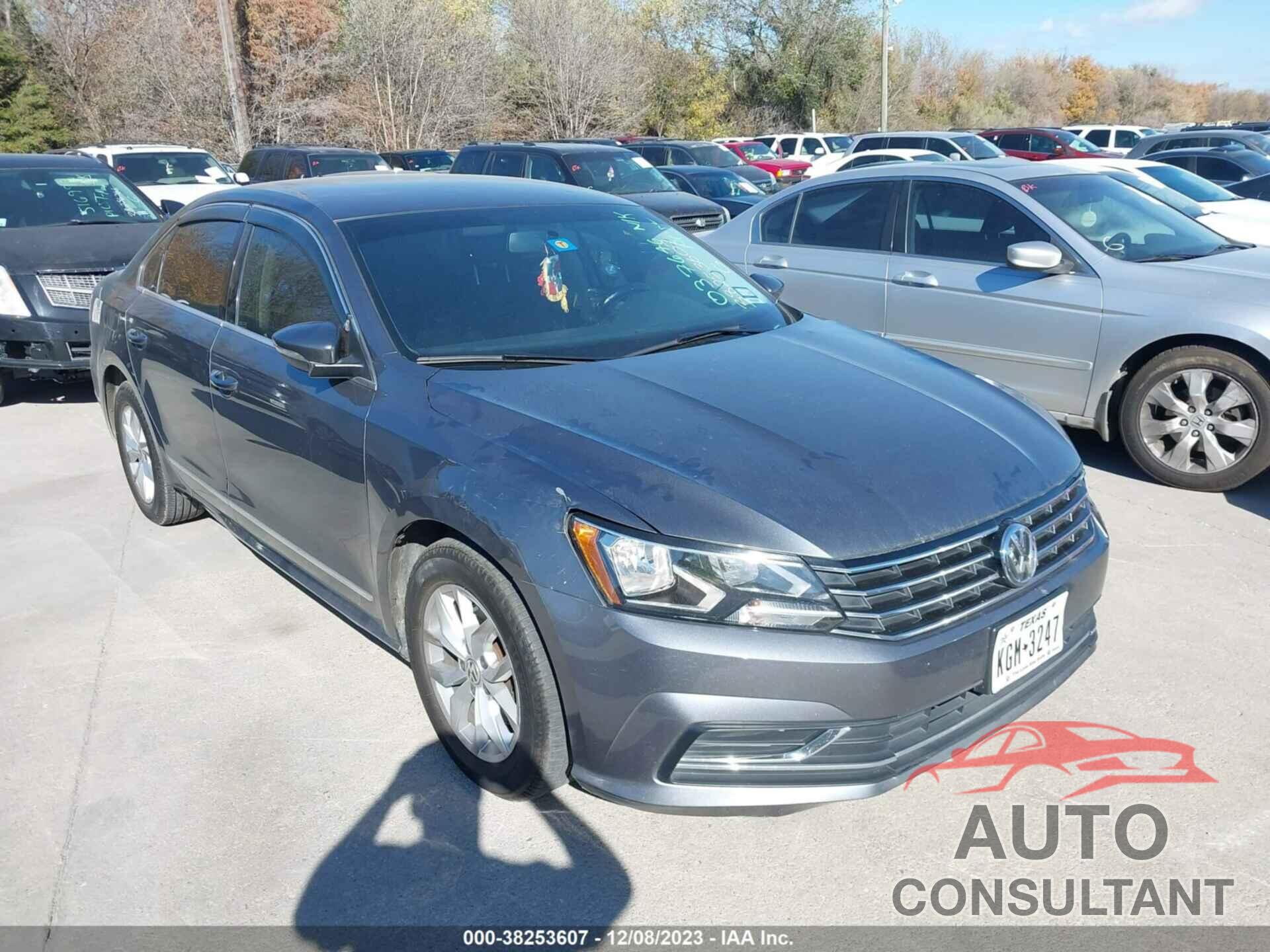 VOLKSWAGEN PASSAT 2016 - 1VWAT7A37GC037646
