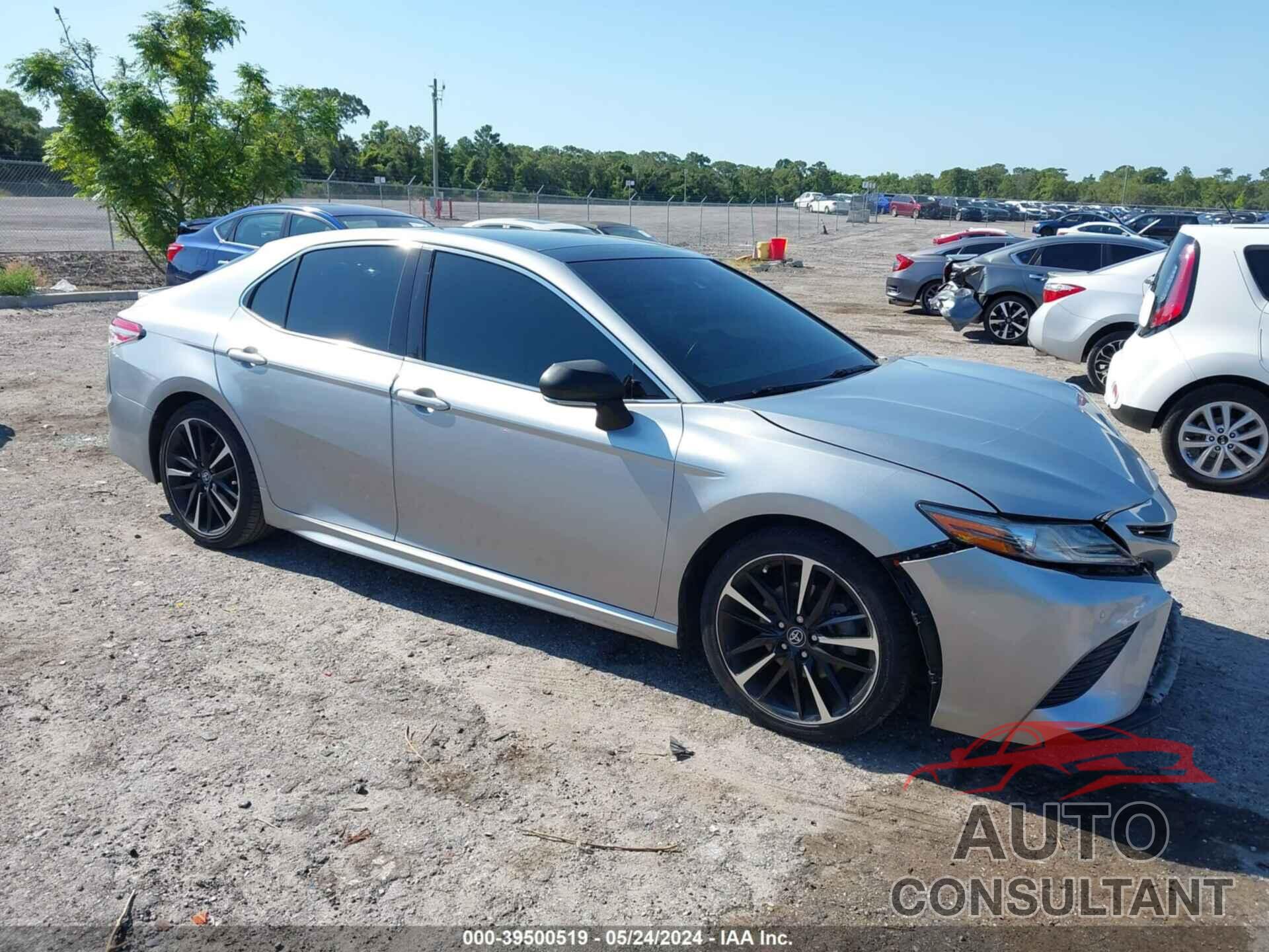 TOYOTA CAMRY 2018 - 4T1B61HKXJU097801