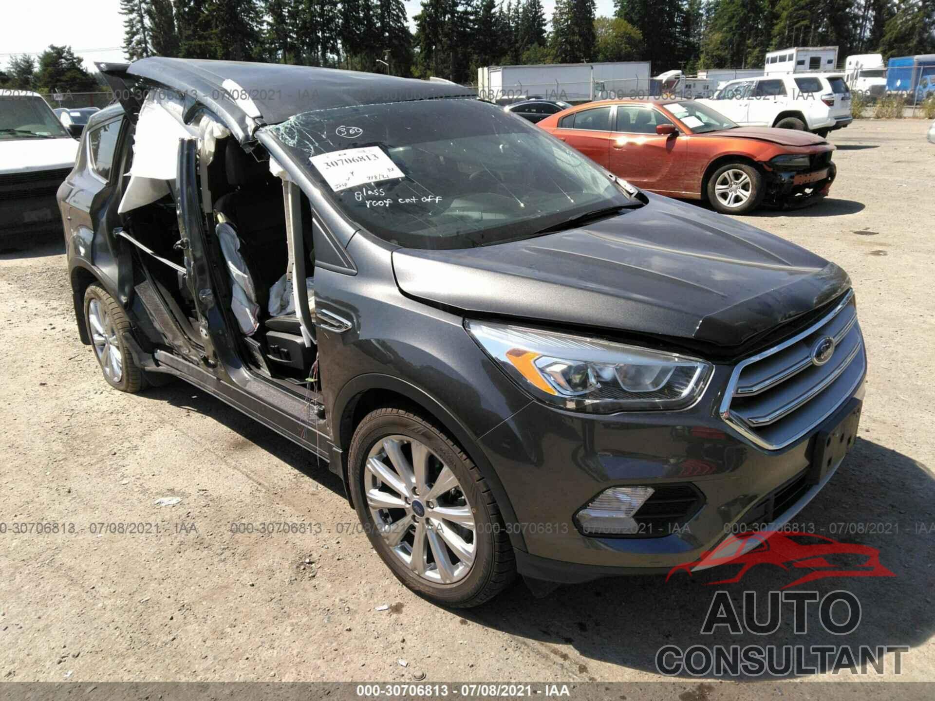 FORD ESCAPE 2017 - 1FMCU9J97HUD29541