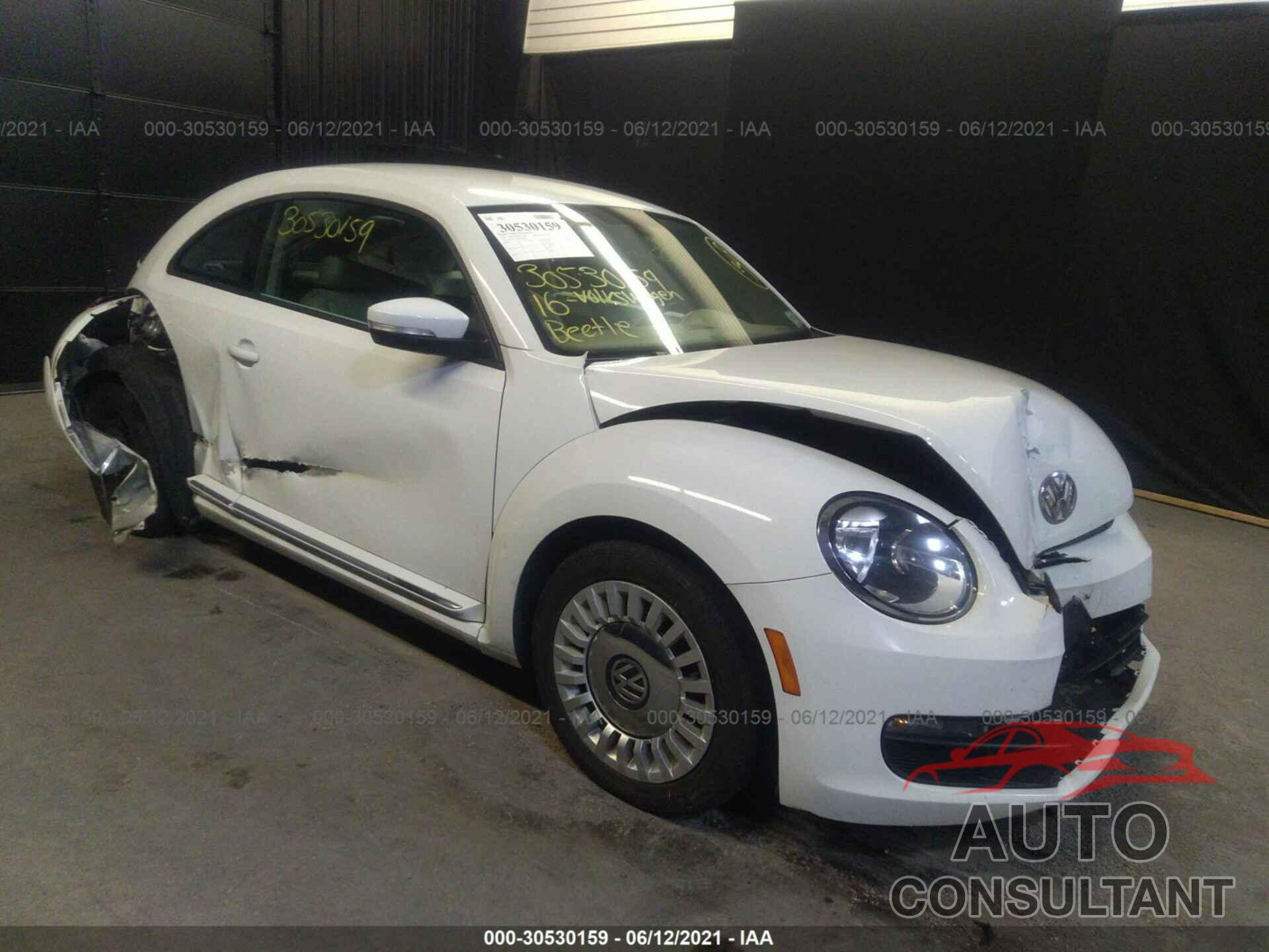VOLKSWAGEN BEETLE COUPE 2016 - 3VWJ17ATXGM604596