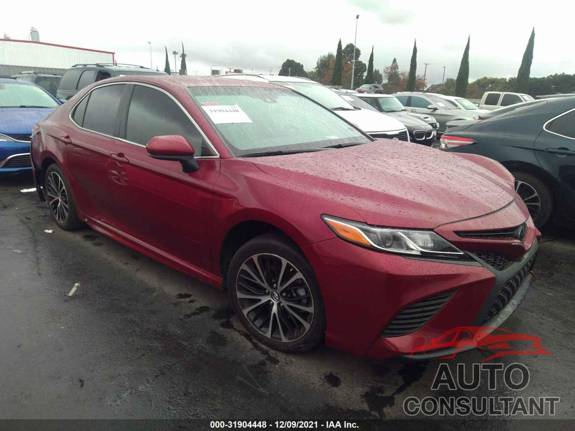 TOYOTA CAMRY 2018 - 4T1B11HK4JU653048
