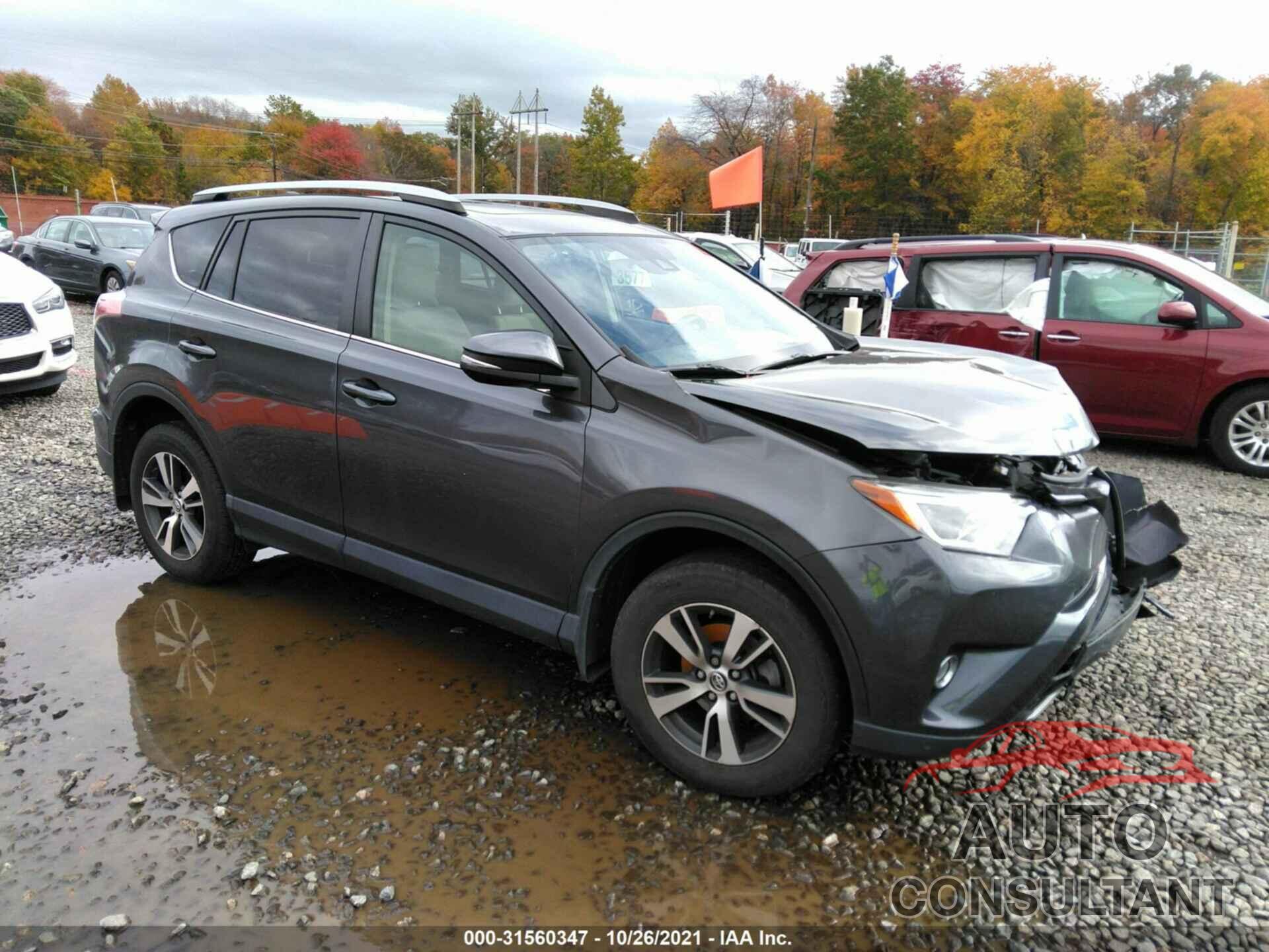 TOYOTA RAV4 2017 - JTMRFREV8HJ715550