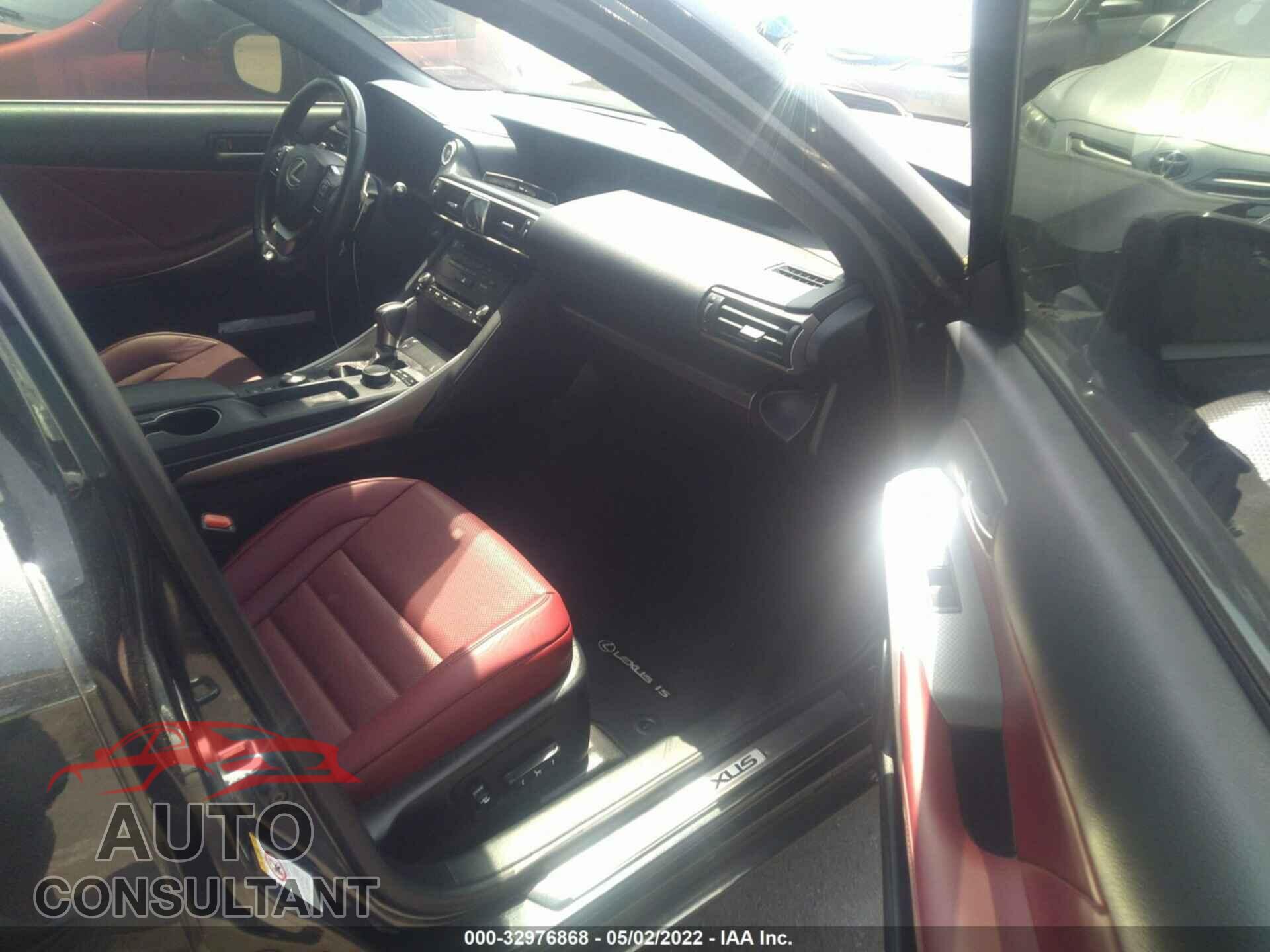 LEXUS IS 2018 - JTHBA1D23J5074961