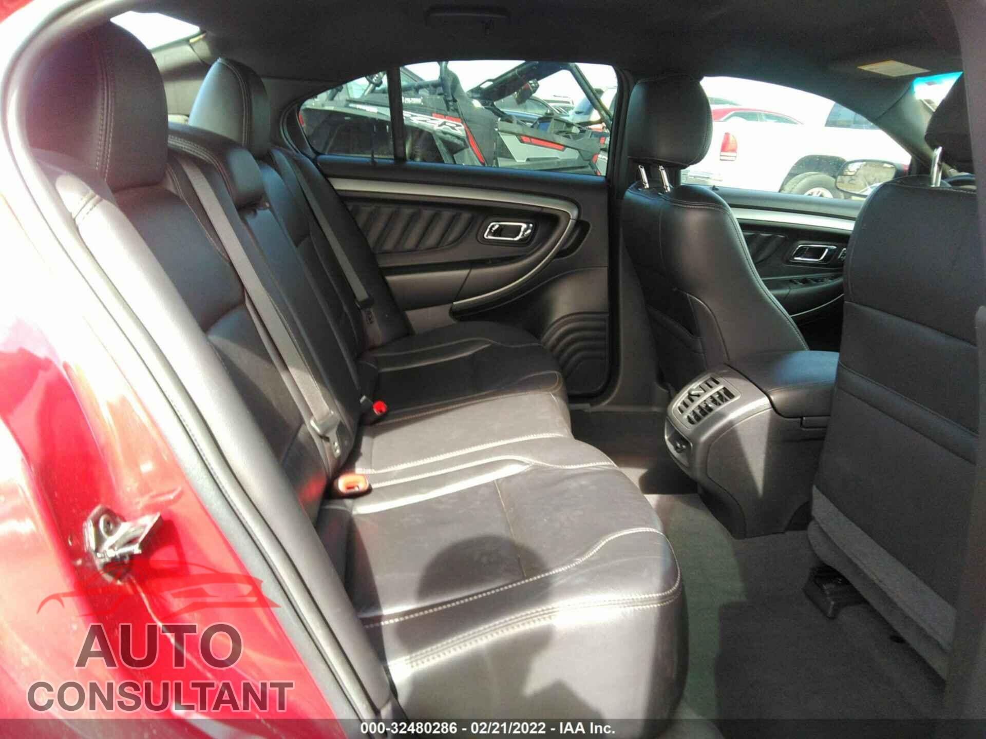 FORD TAURUS 2018 - 1FAHP2E82JG140798